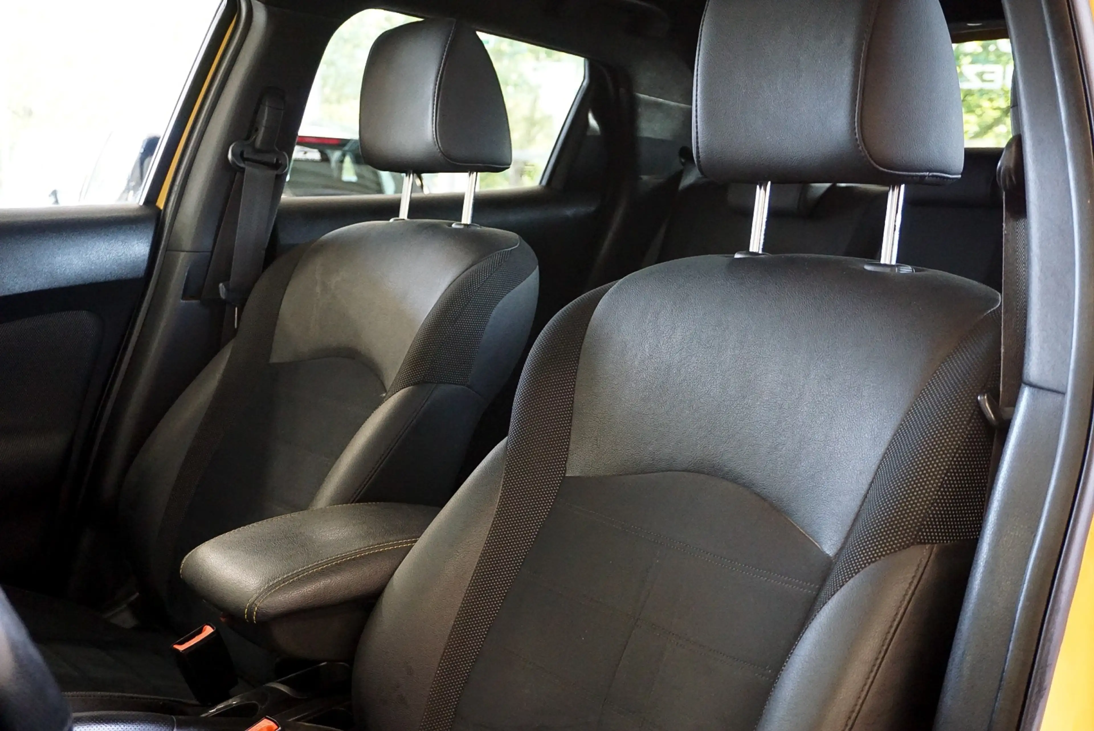 Nissan Juke 1.2 DIG-T 2WD N-Connecta | Caméra de recul • GPS • Climatisation auto • JA 18’’ | Garantie 12 mois — photo 13