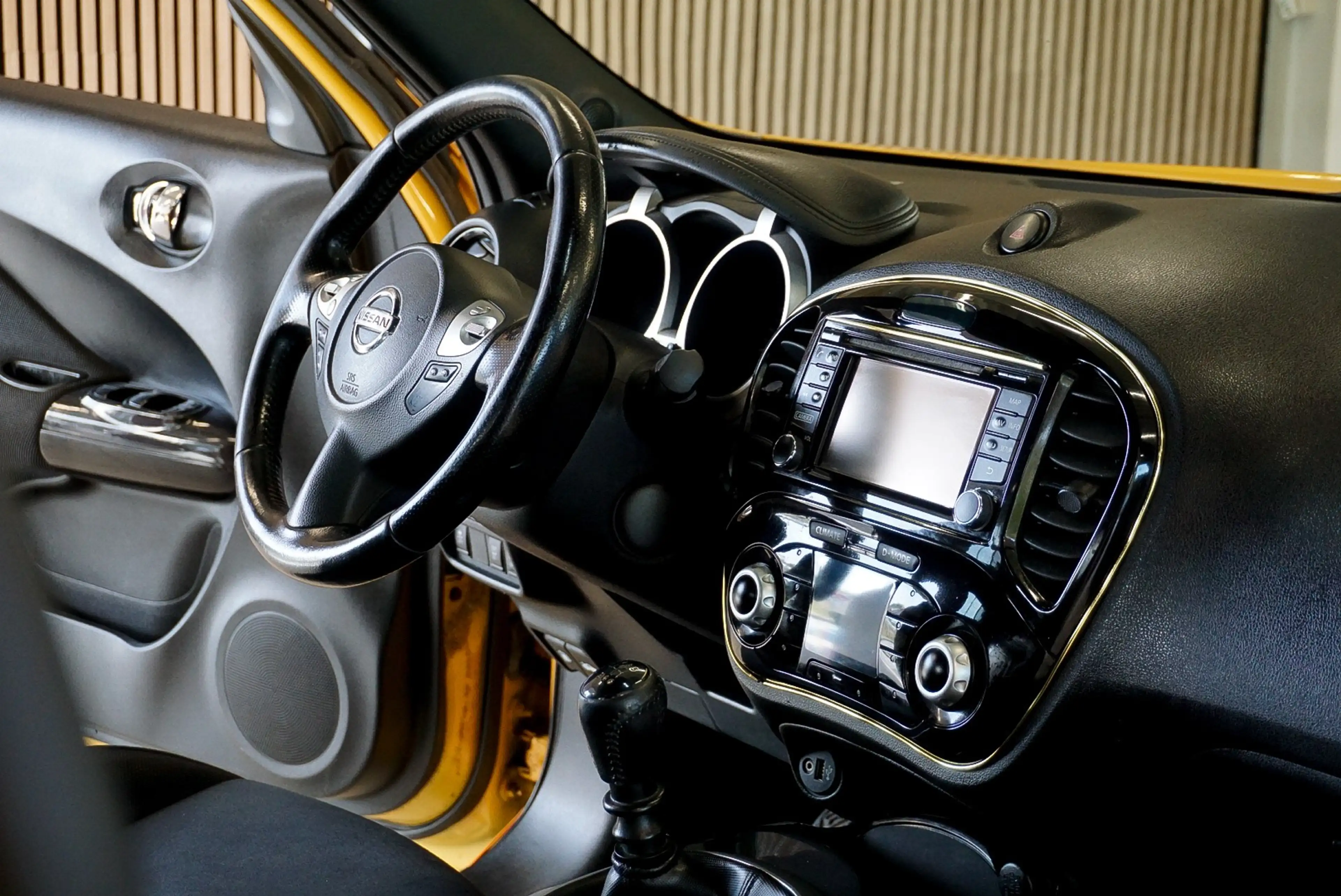 Nissan Juke 1.2 DIG-T 2WD N-Connecta | Caméra de recul • GPS • Climatisation auto • JA 18’’ | Garantie 12 mois — photo 9