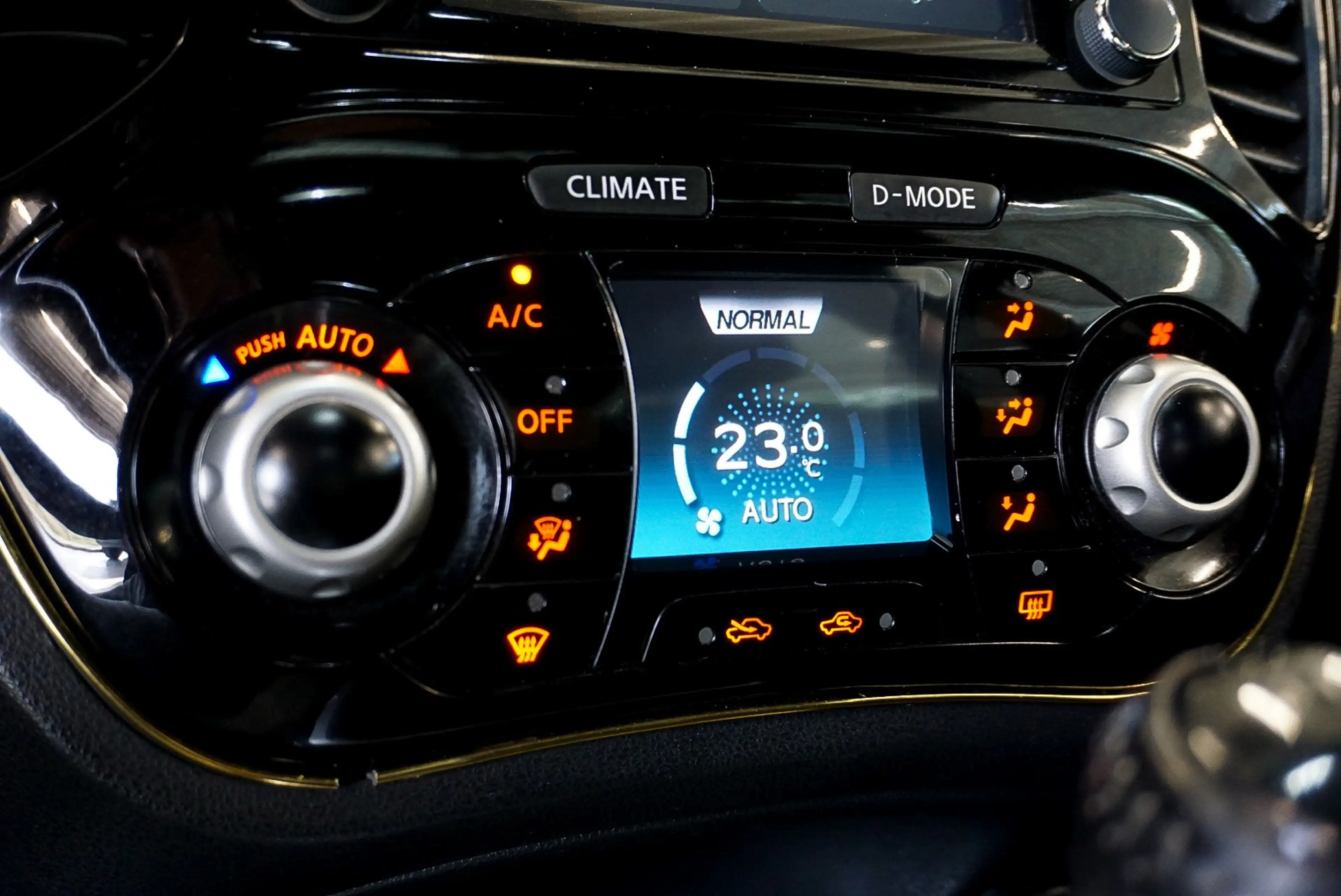 Nissan Juke 1.2 DIG-T 2WD N-Connecta | Caméra de recul • GPS • Climatisation auto • JA 18’’ | Garantie 12 mois — photo 12