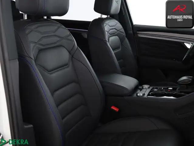 Volkswagen Touareg view 11