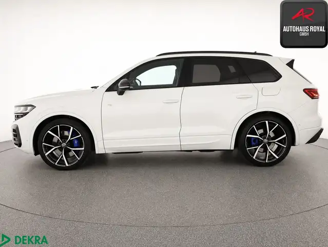 Volkswagen Touareg view 2