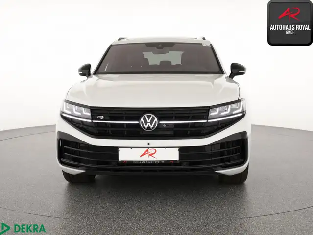 Volkswagen Touareg view 8