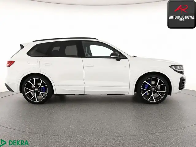 Volkswagen Touareg view 6