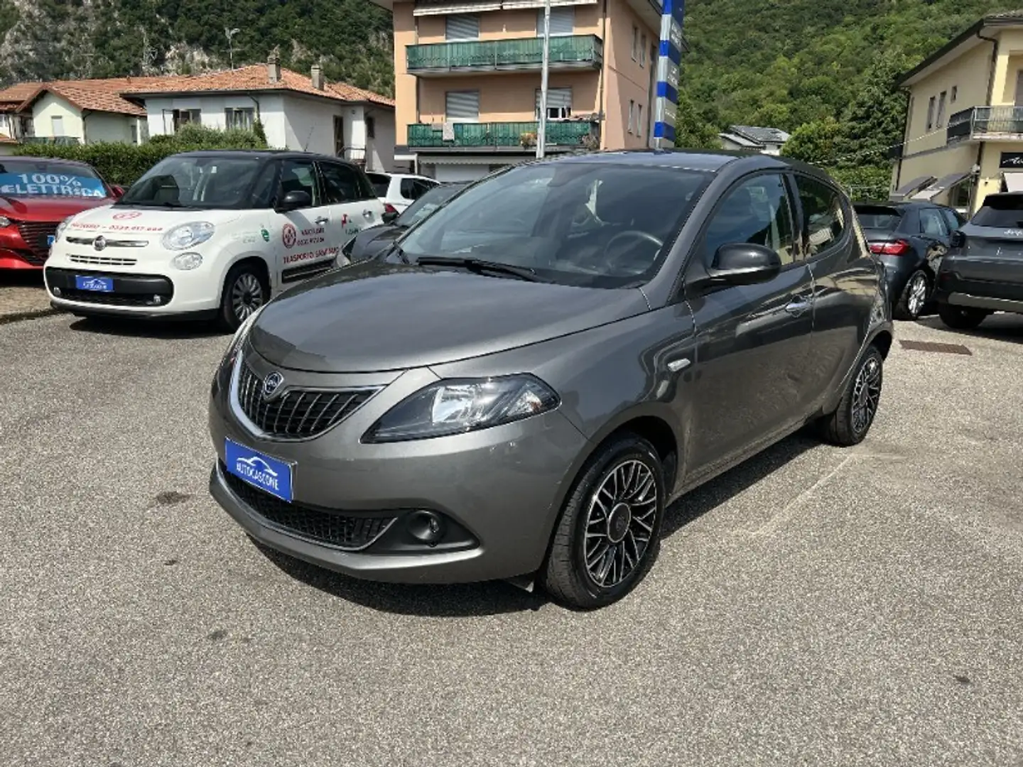 Lancia Ypsilon Ypsilon 1.0 FireFly 5 porte S&S Hybrid Gold Plus Grigio - 2