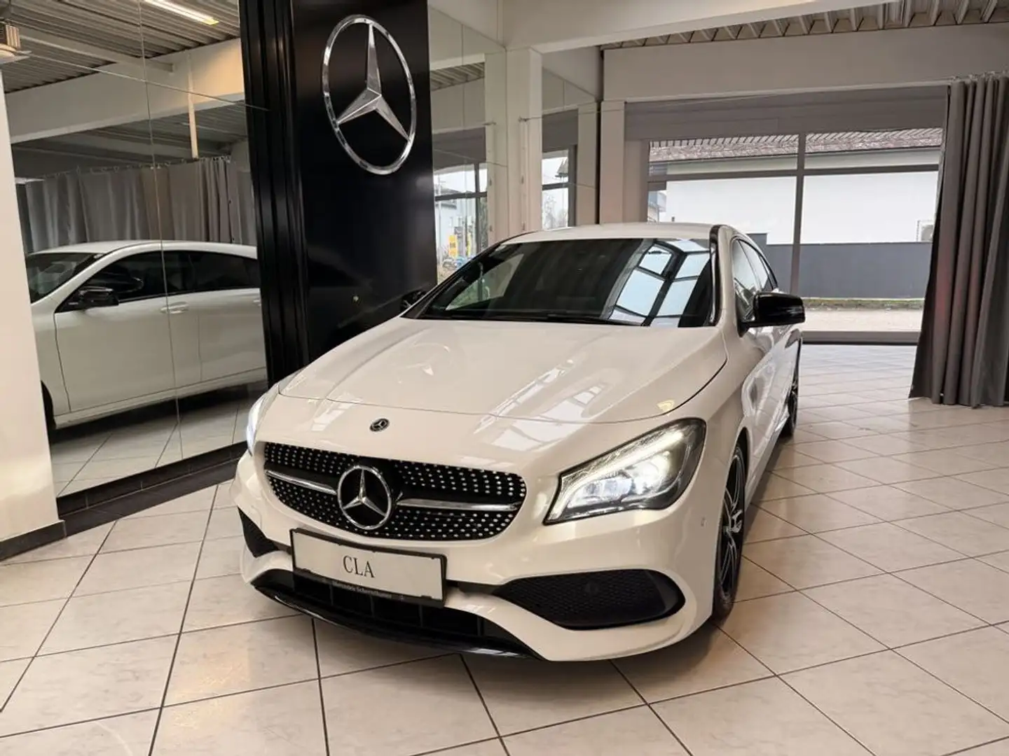 Mercedes-Benz CLA 200 d SB AMG-Styling LED Weiß - 2