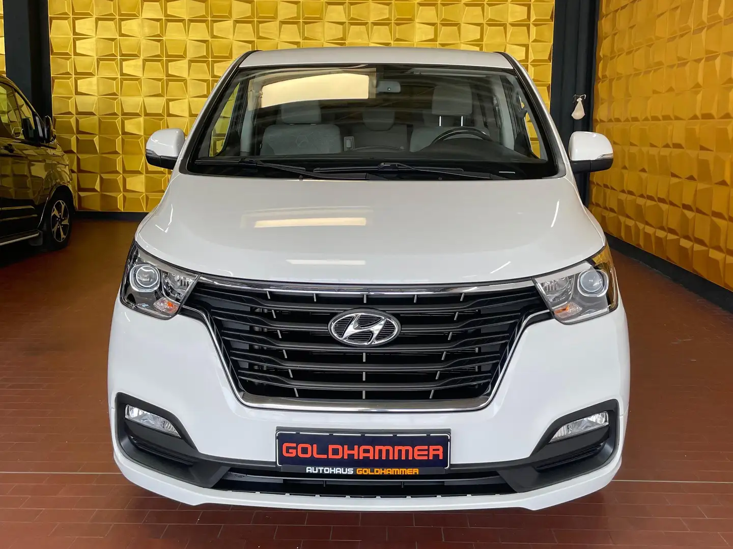 Hyundai H-1 2.5 CRDi Travel 19%MWST/KAMERA/TEMP/NAV/FACELIFT Wit - 1
