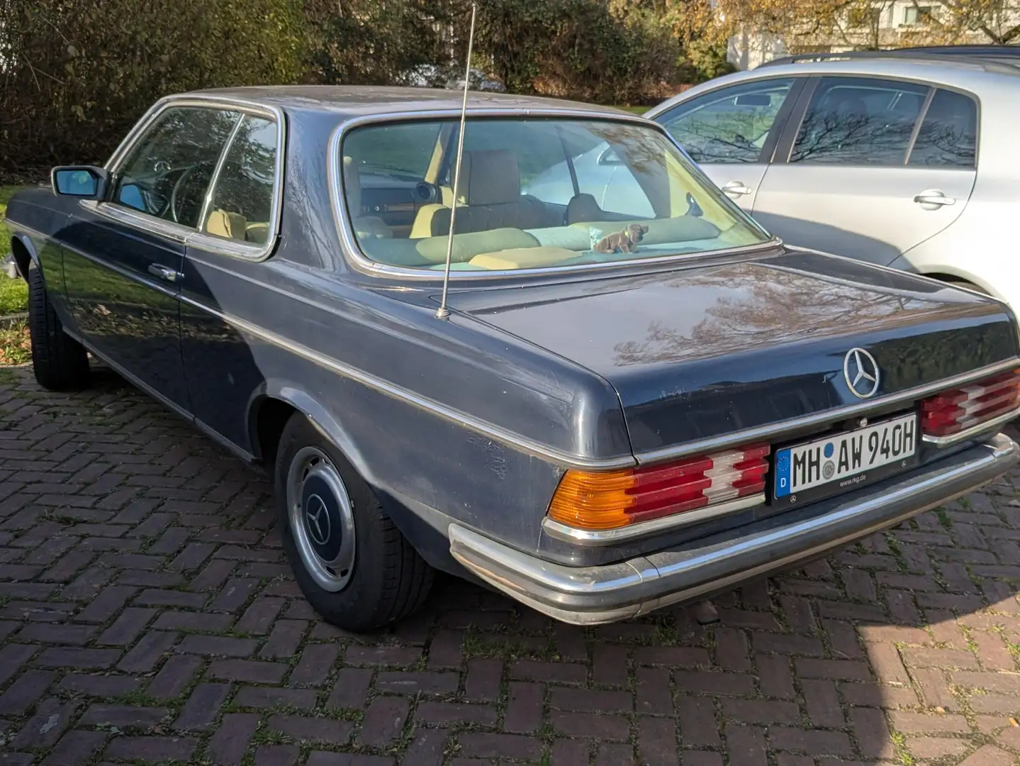 Mercedes-Benz 230 CE Blau - 1