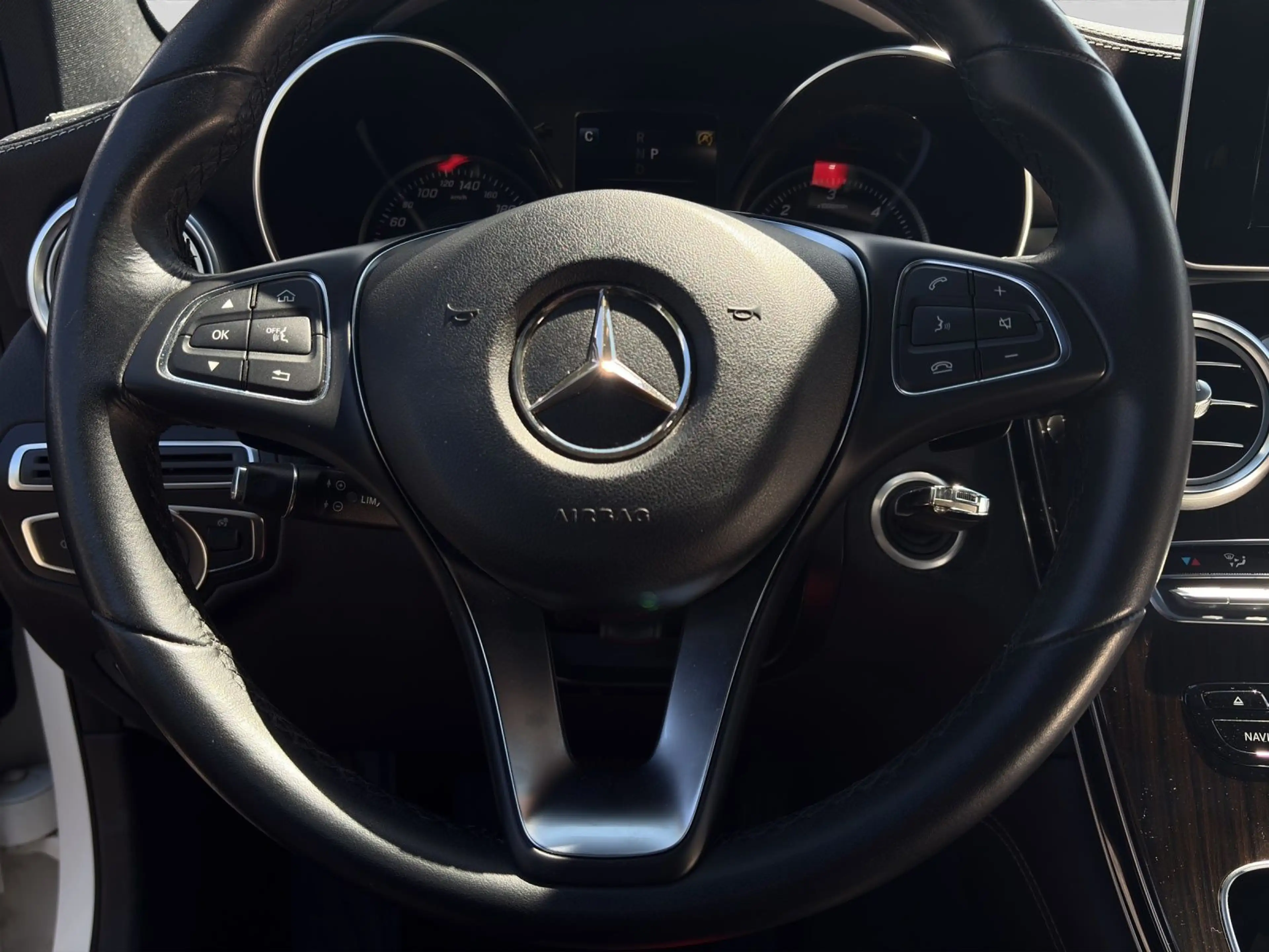 Mercedes-Benz GLC 220 d 4 Matic EXCLUSIVE AHK PANO LED — photo 9
