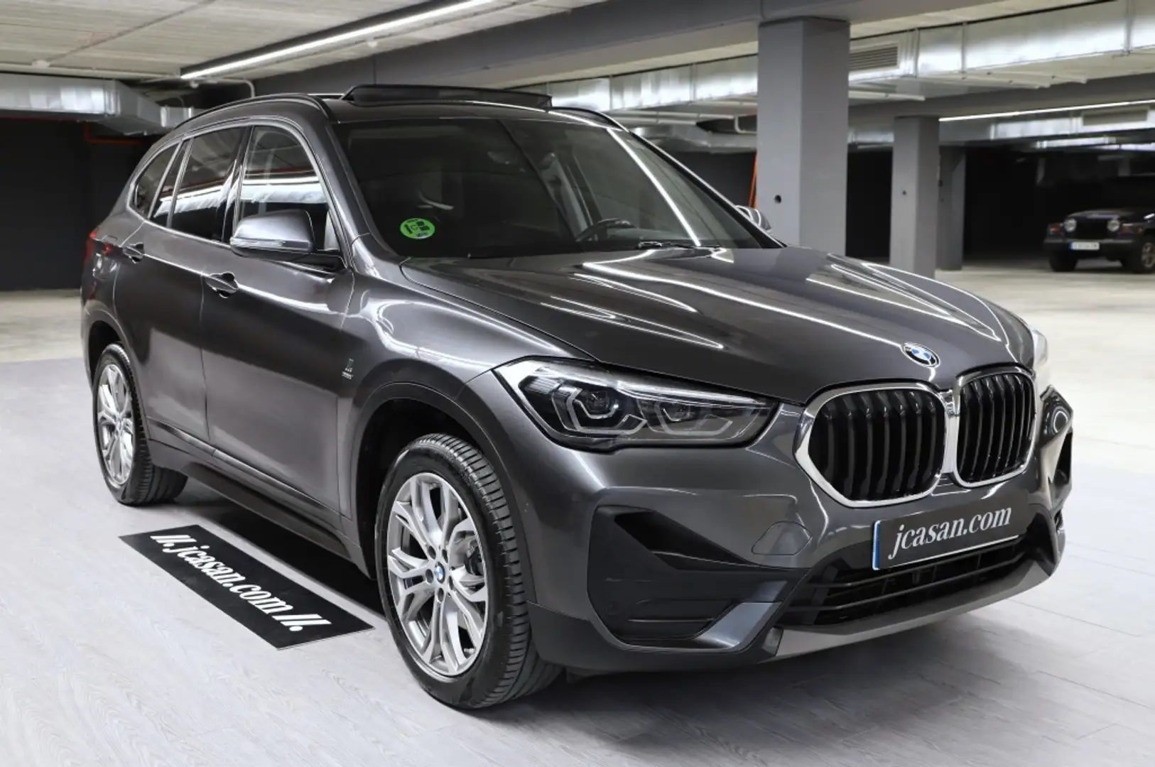 BMW X1 sDrive 18iA Gris - 2