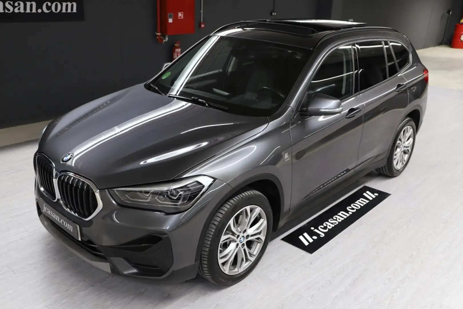 BMW X1 sDrive 18iA Gris - 1