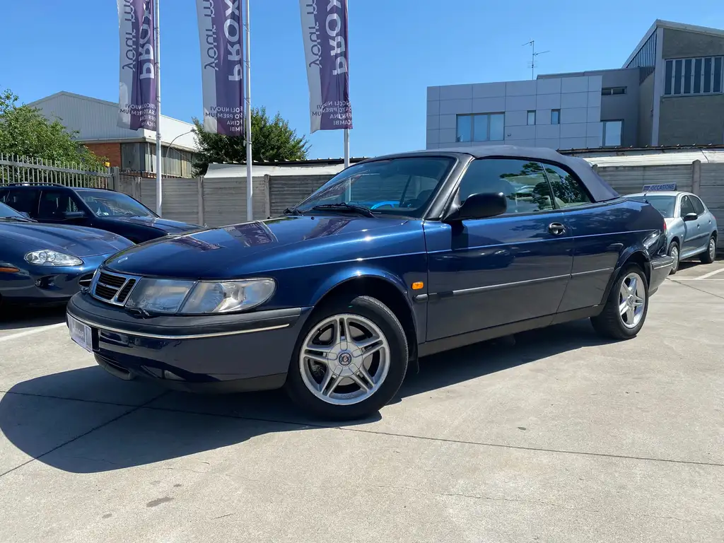 Saab 900