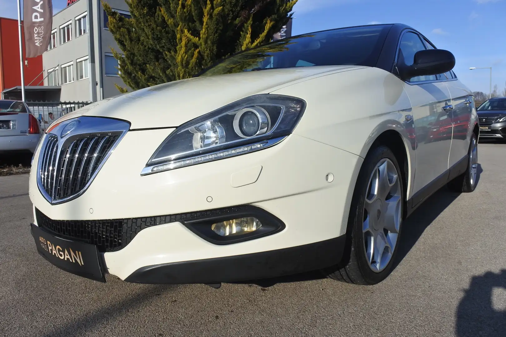 Lancia Delta Delta 1,6 Multijet Platino Automatik/LEDER/PANO/ Weiß - 2