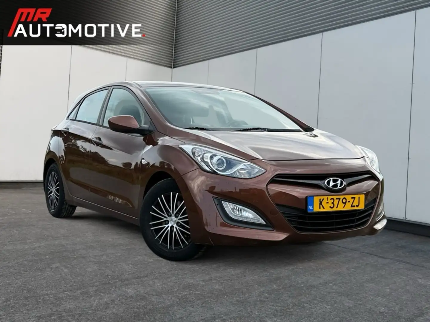 Hyundai i30 1.4 iMotion Business - Airco, Lichtmetalen velgen, Orange - 2