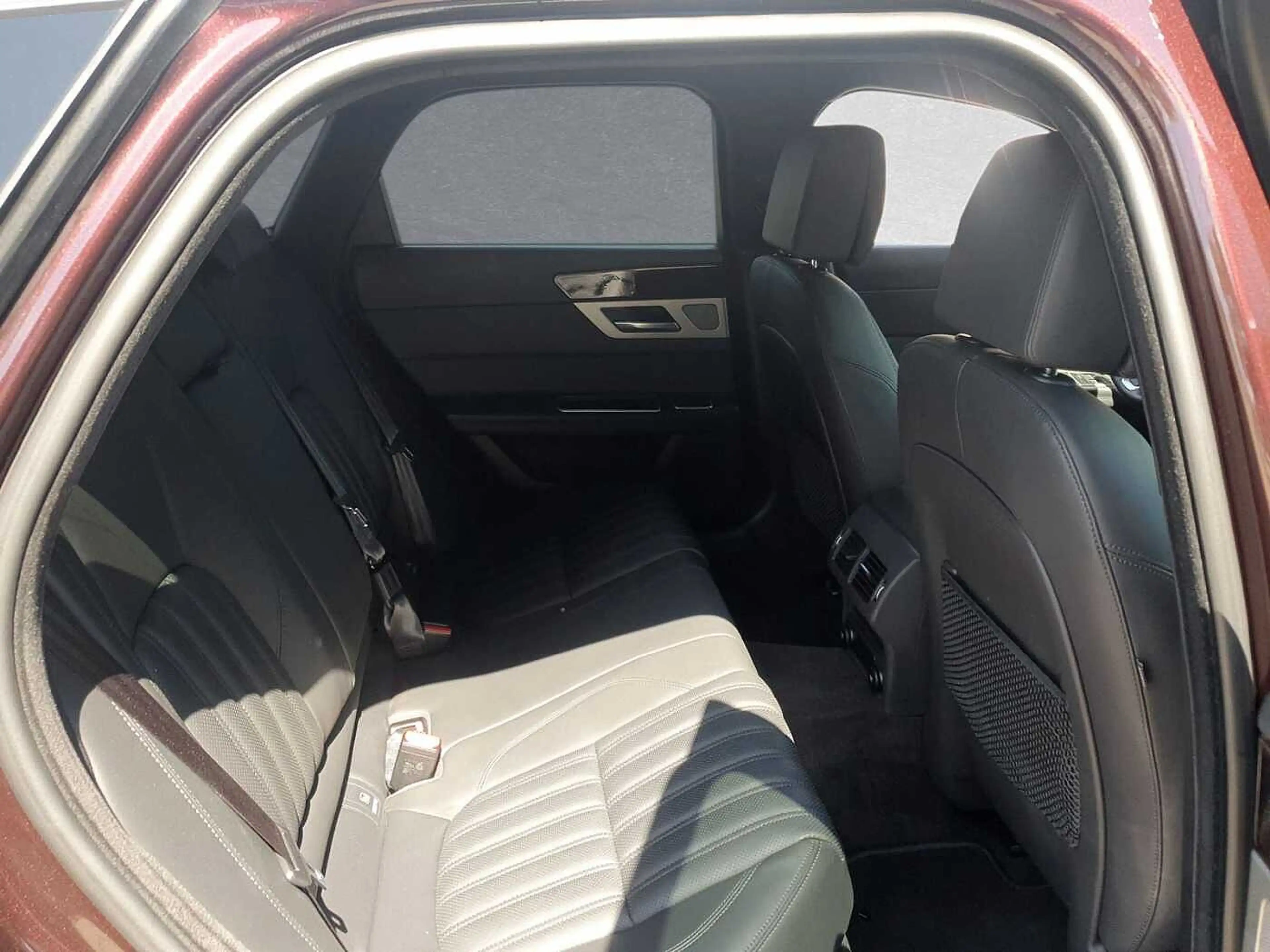Jaguar XF 25t Sportbrake Portfolio — photo 5