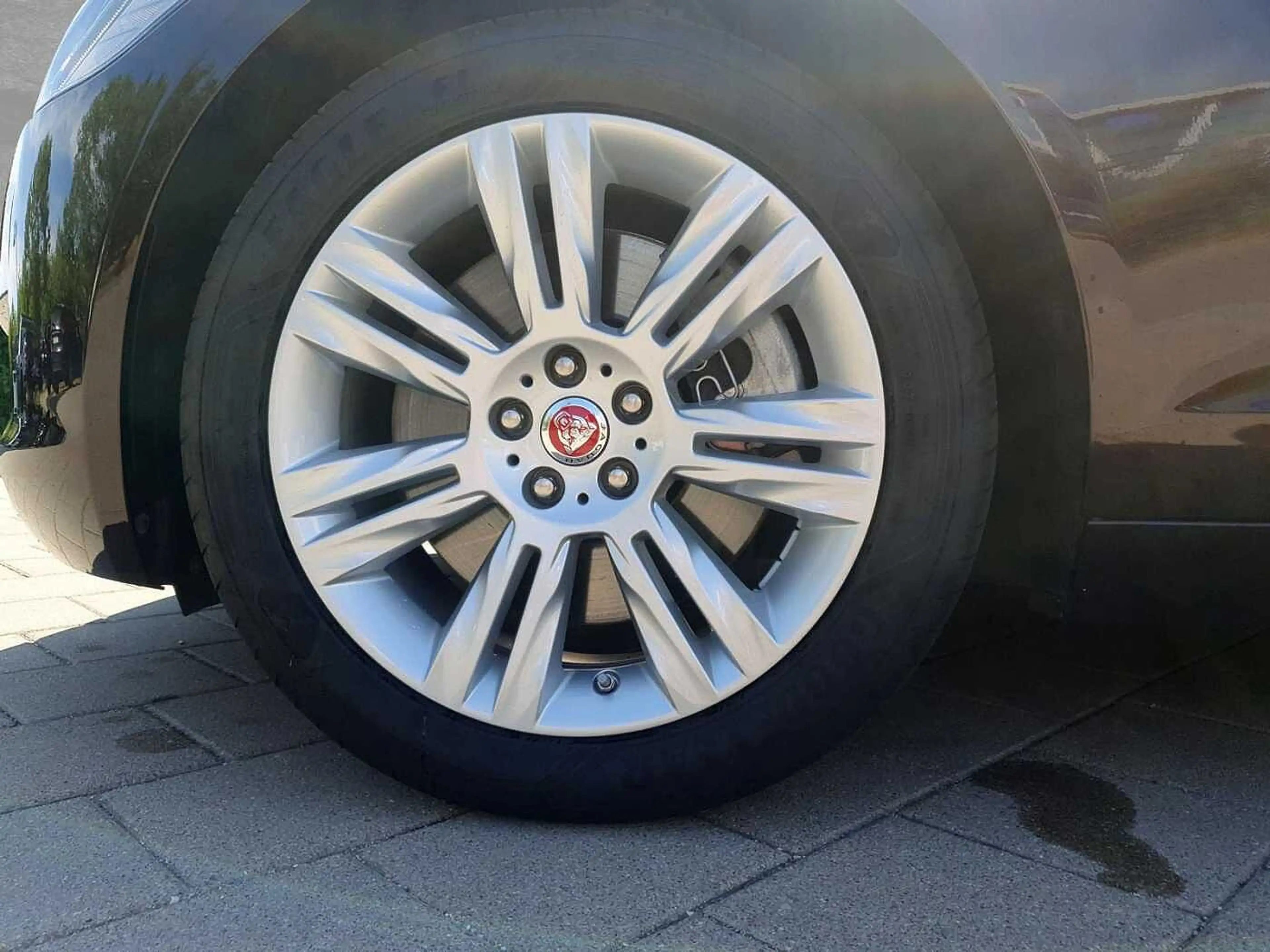 Jaguar XF 25t Sportbrake Portfolio — photo 9