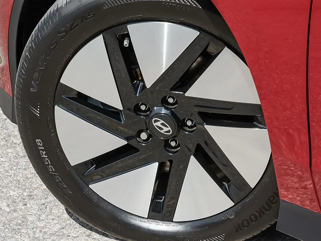 Hyundai IONIQ 6 снимка Hyundai IONIQ 6