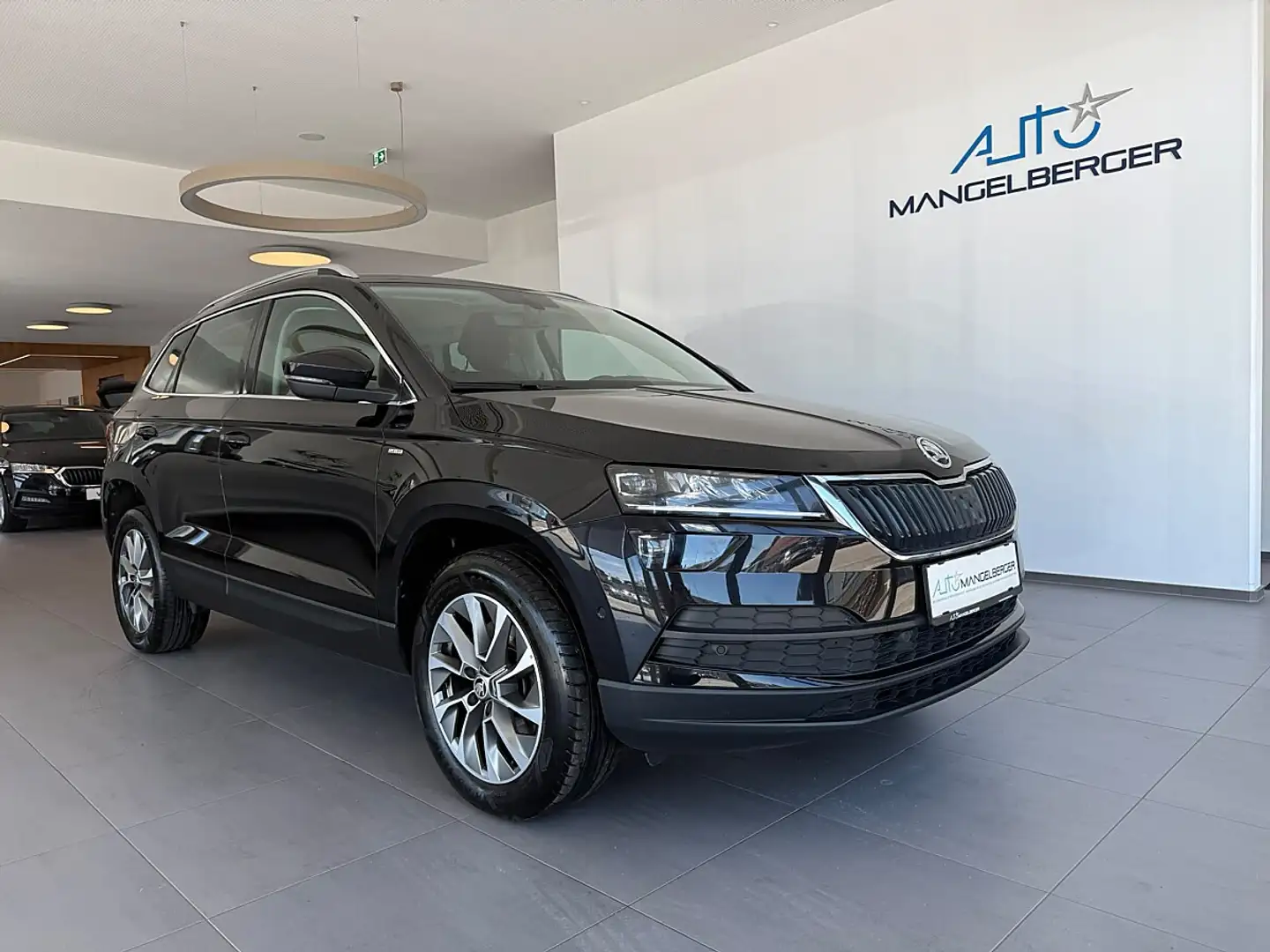 Skoda Karoq 2,0 TDI SCR 4x4 Ambition SC DSG Schwarz - 1