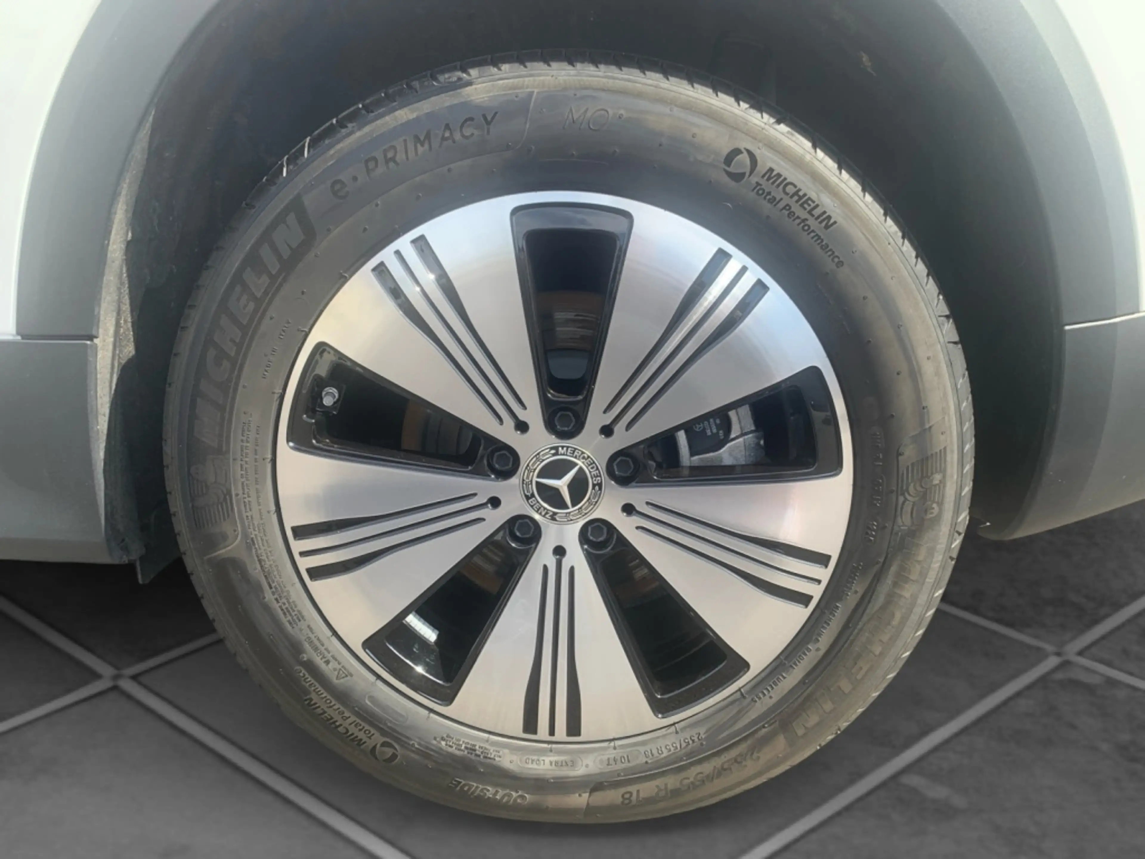 Mercedes-Benz EQB 250 + Progressive Advanced*Winter Paket — photo 5