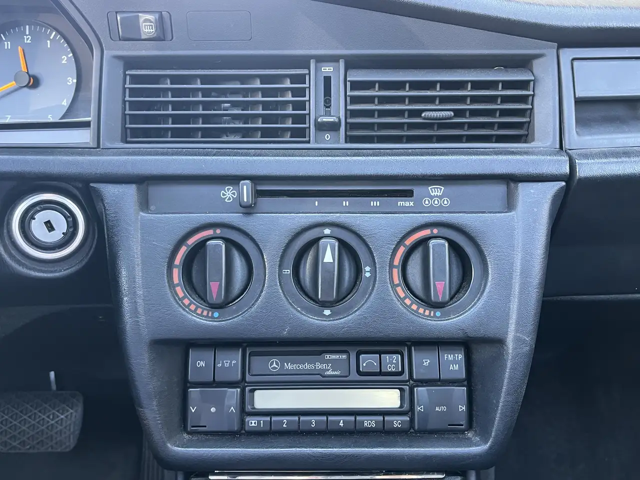 Mercedes-Benz 190 E 1.8 Automatik / TÜV 06.2028 / H-Zulassung, foto 9
