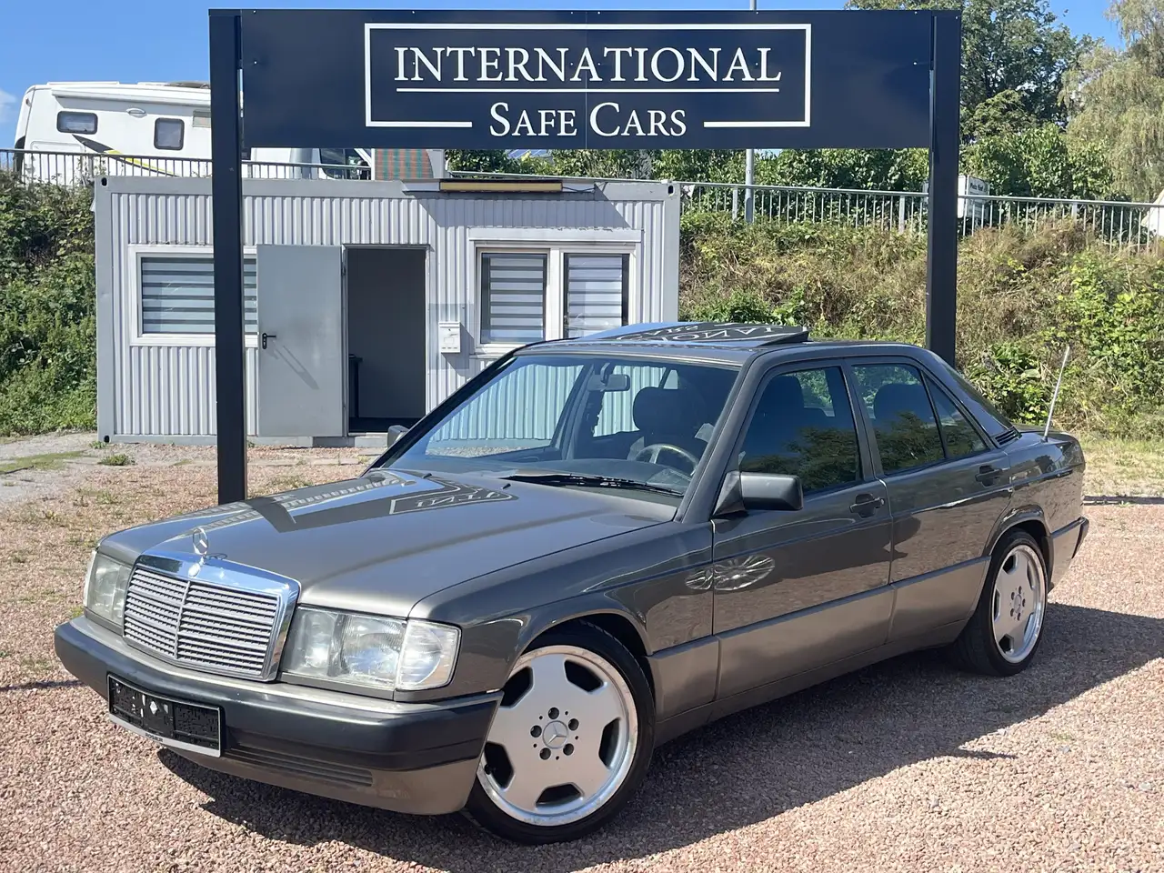 Mercedes-Benz 190 E 1.8 Automatik / TÜV 06.2028 / H-Zulassung, foto 1