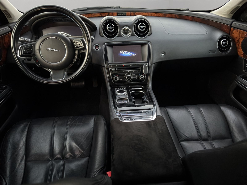 Jaguar XJ 2.0T Premium Luxury Lang PANO/BOWERS — photo 11