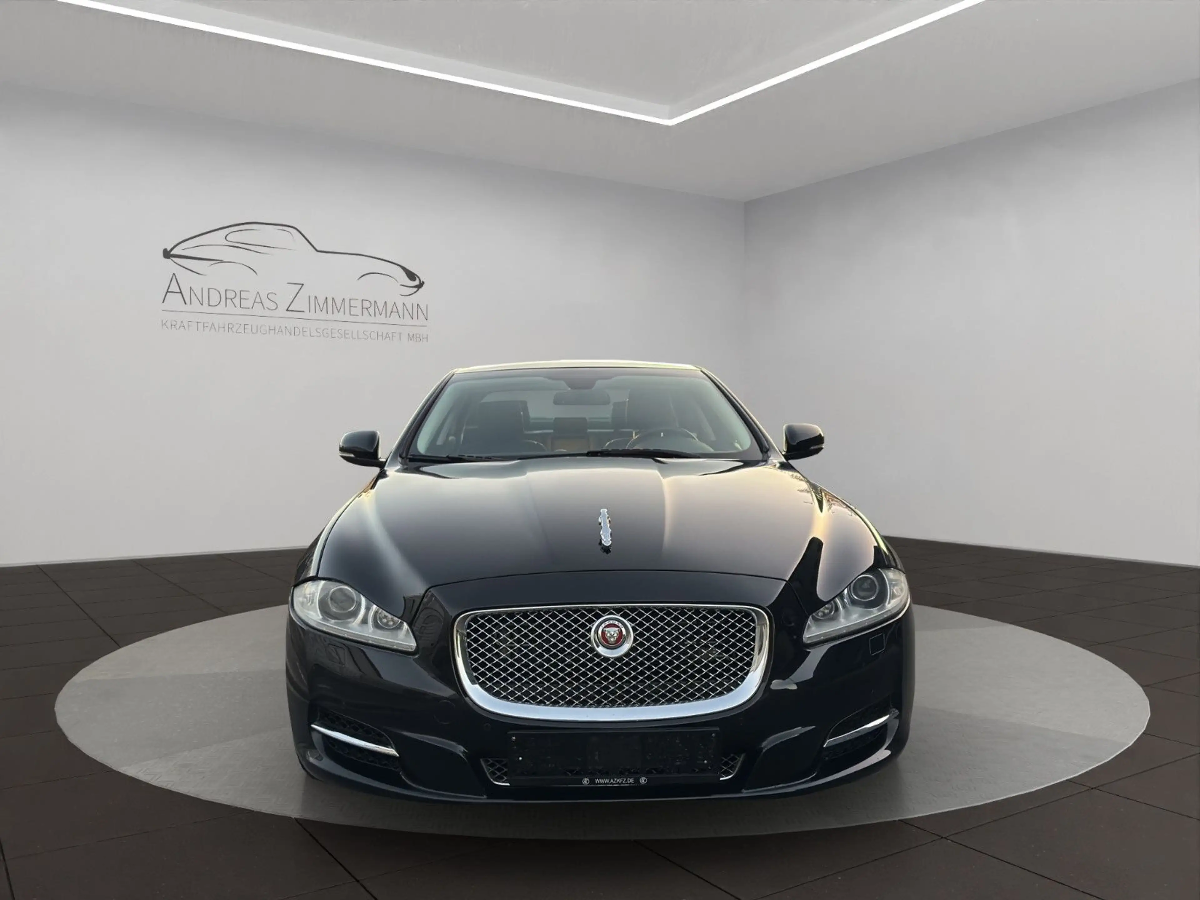 Jaguar XJ 2.0T Premium Luxury Lang PANO/BOWERS — photo 8