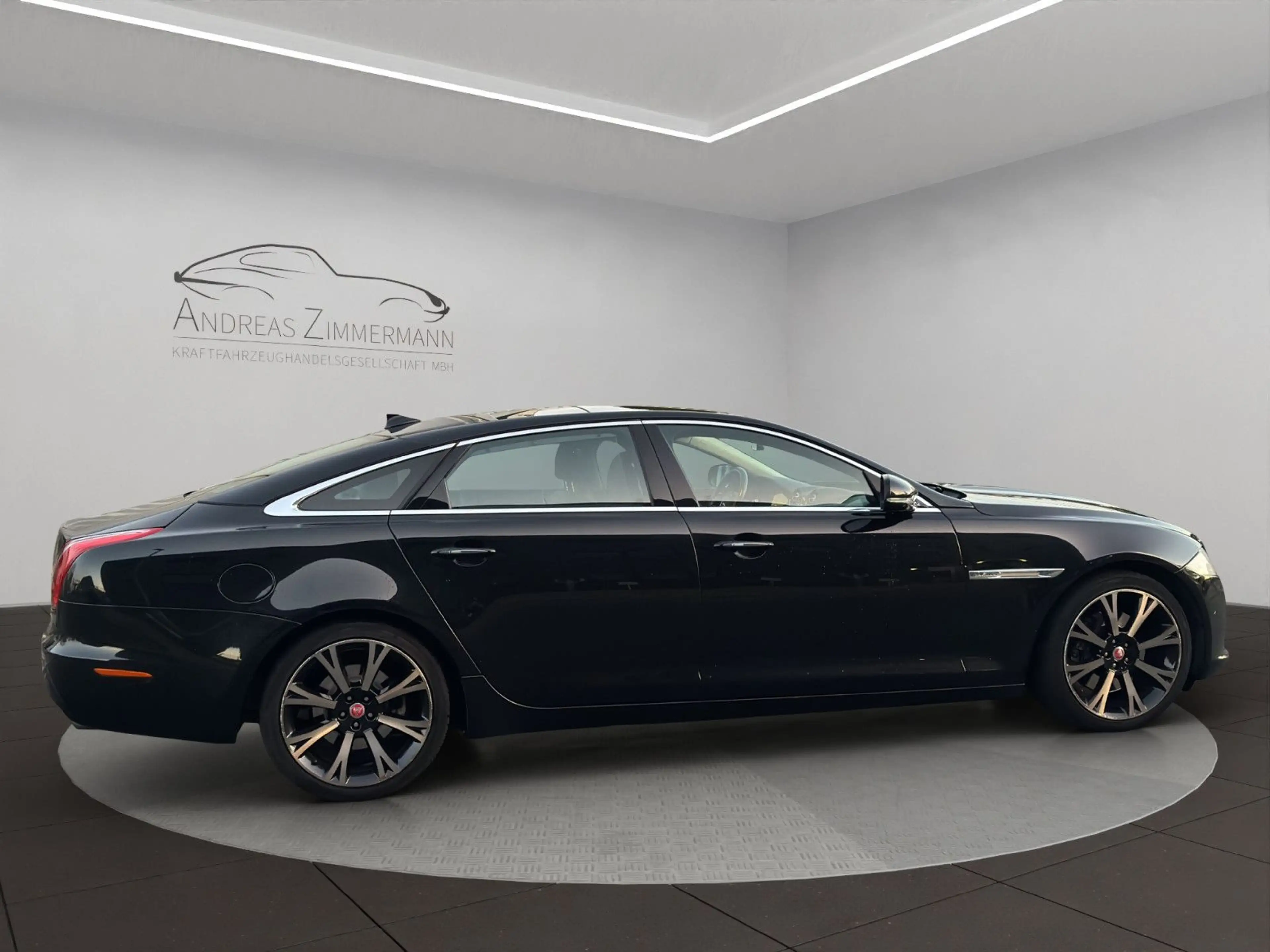 Jaguar XJ 2.0T Premium Luxury Lang PANO/BOWERS — photo 4