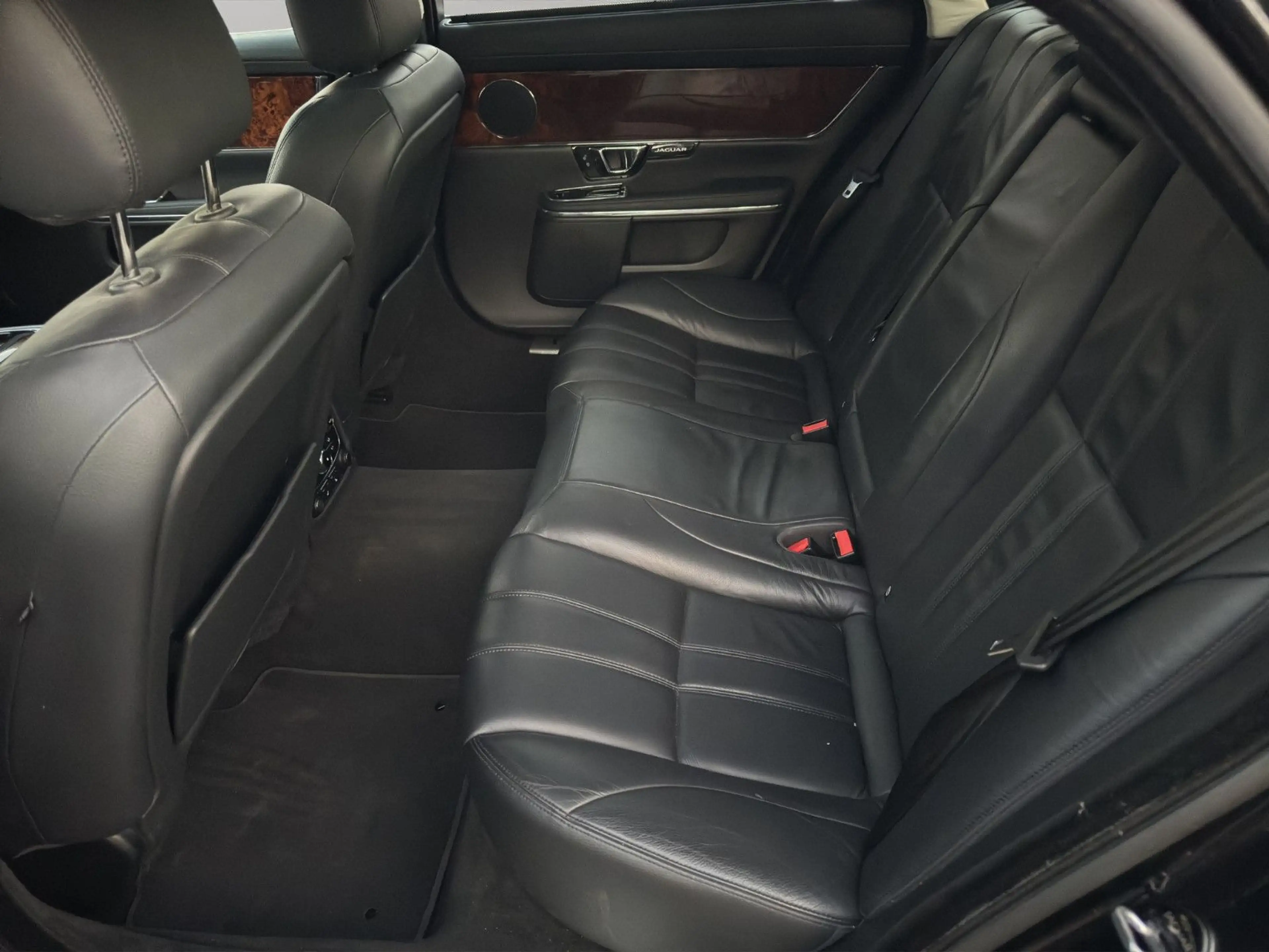Jaguar XJ 2.0T Premium Luxury Lang PANO/BOWERS — photo 13