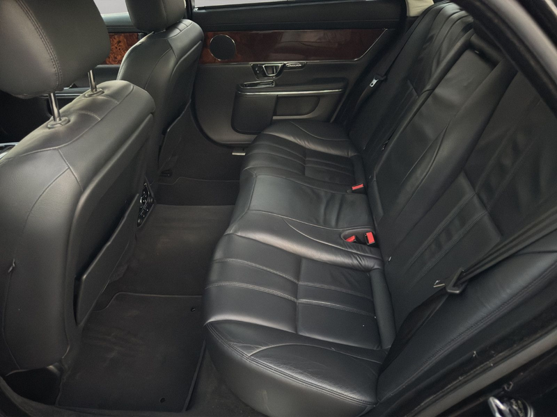 Jaguar XJ 2.0T Premium Luxury Lang PANO/BOWERS — photo 13