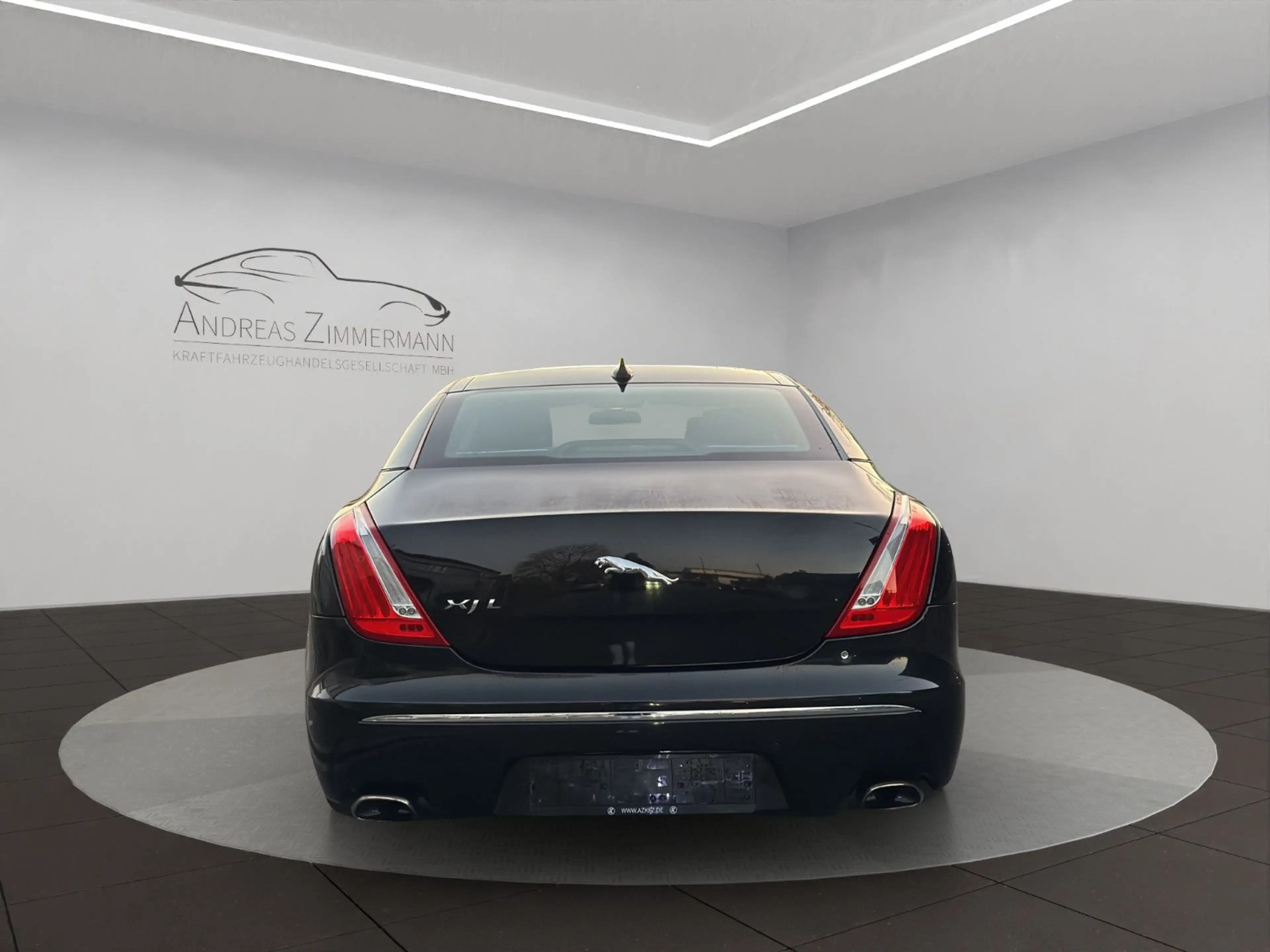 Jaguar XJ 2.0T Premium Luxury Lang PANO/BOWERS — photo 7