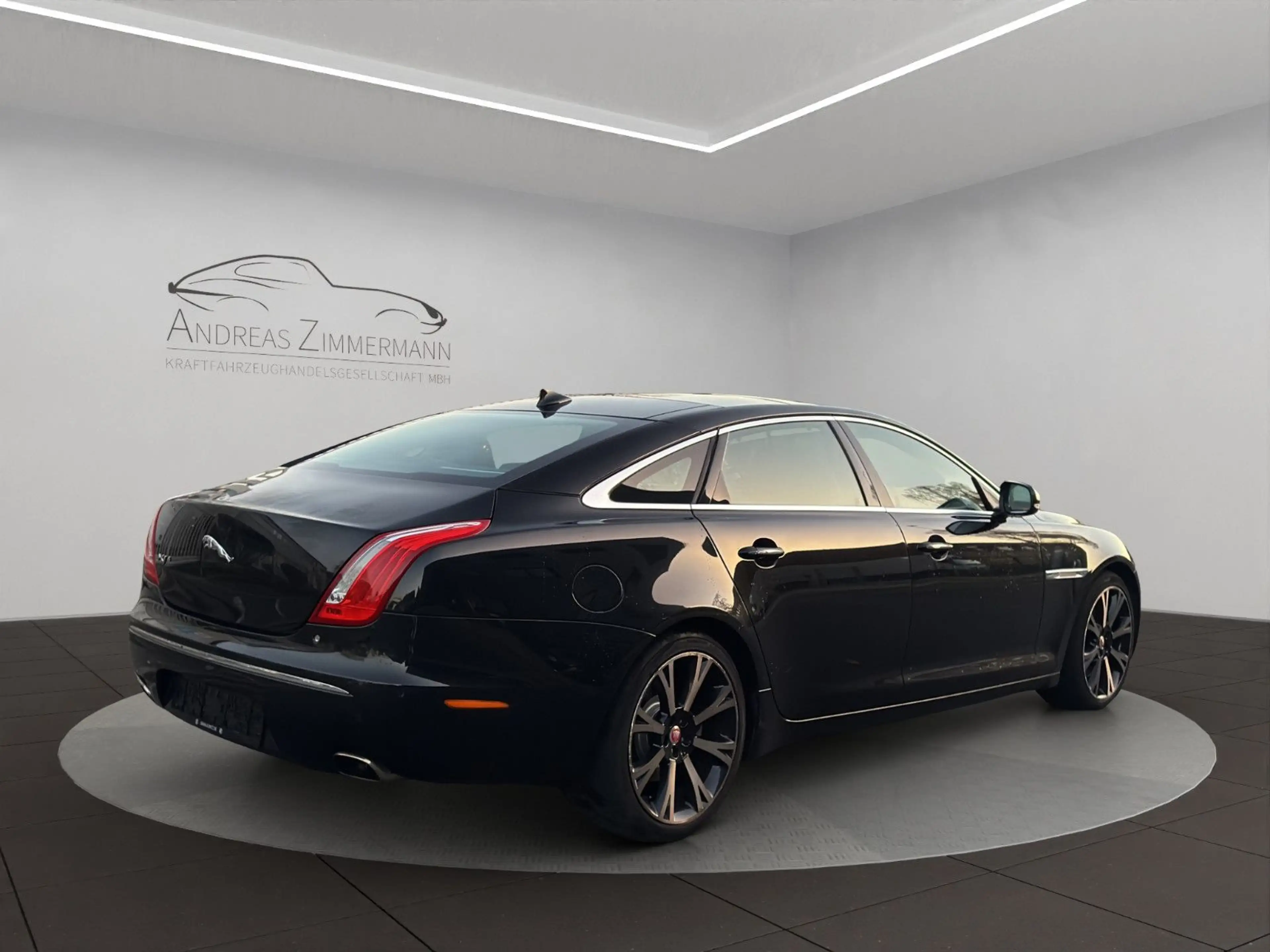 Jaguar XJ 2.0T Premium Luxury Lang PANO/BOWERS — photo 5
