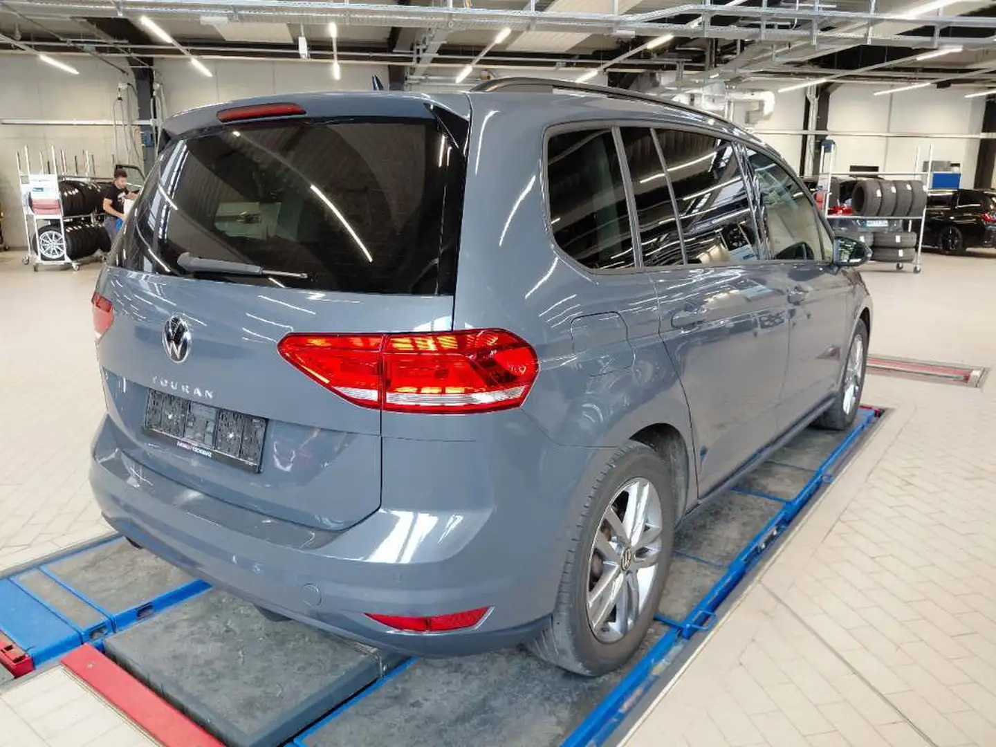 Volkswagen Touran Comfortline EASYOPN/PANO/STNDHZNG/DYNAUDIO Grau - 2