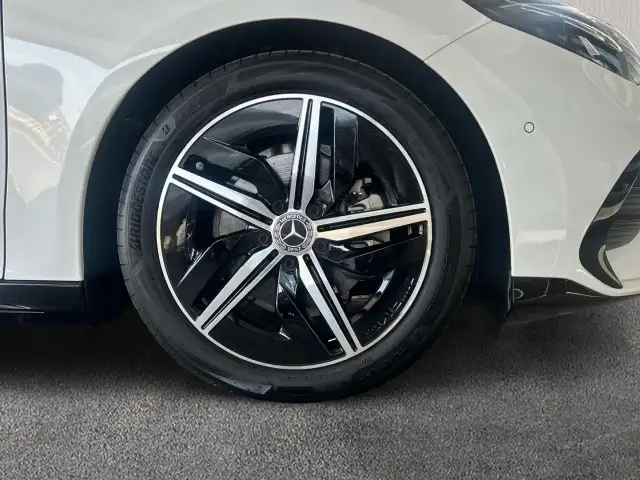 Mercedes-Benz CLA view 5