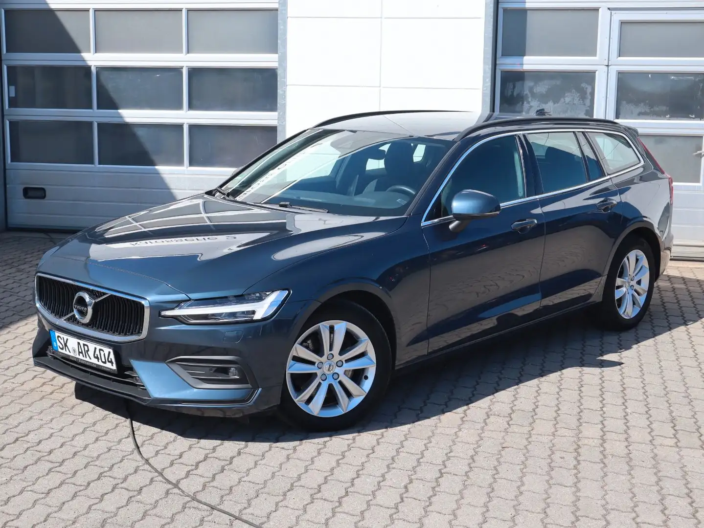 Volvo V60 B4 Momentum Pro*AHV*RFK*Fronth*LED Blau - 2