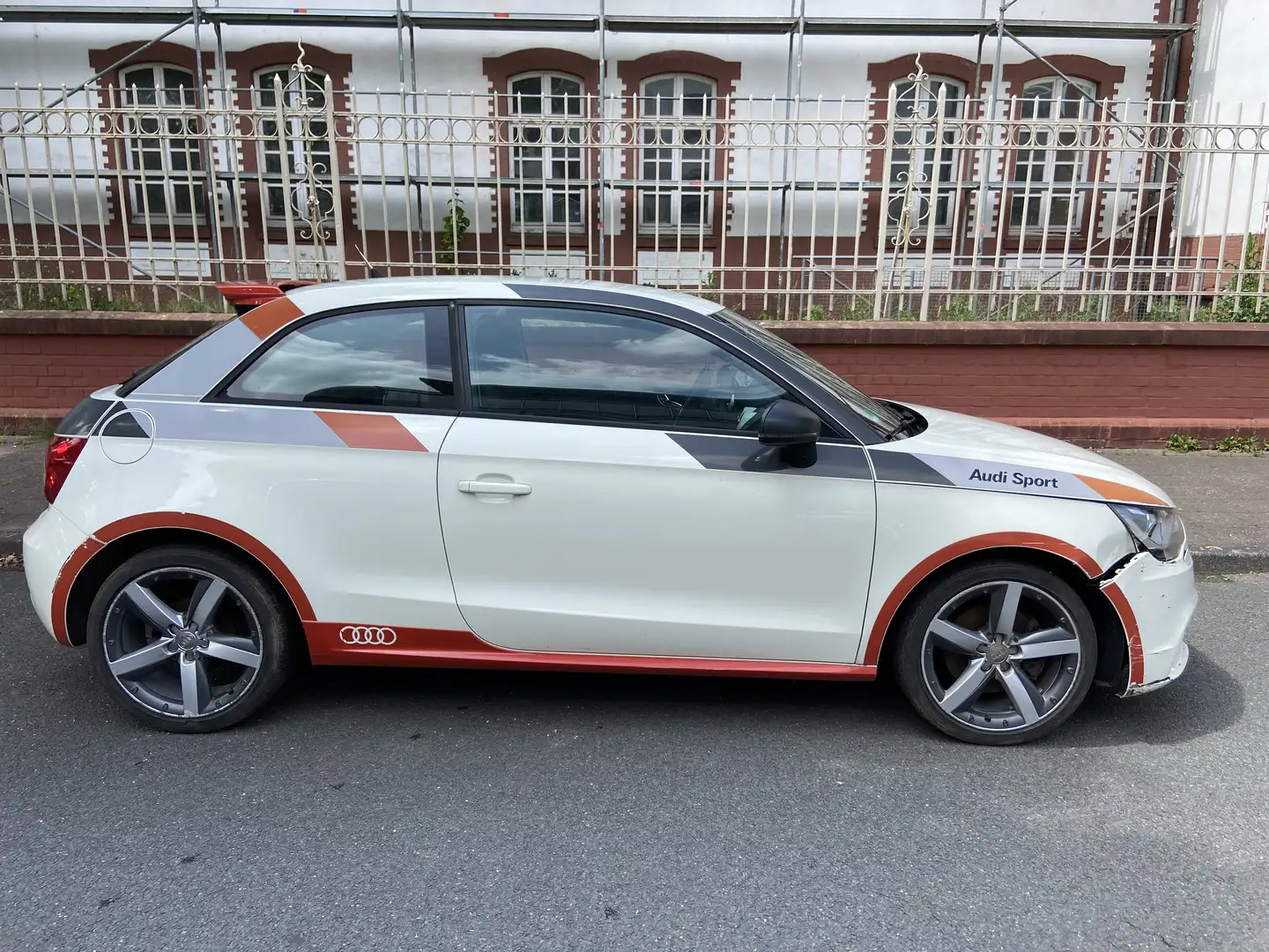 Audi A1 Kein KFZ Brief Nur für Ersatzteile Beige - 2