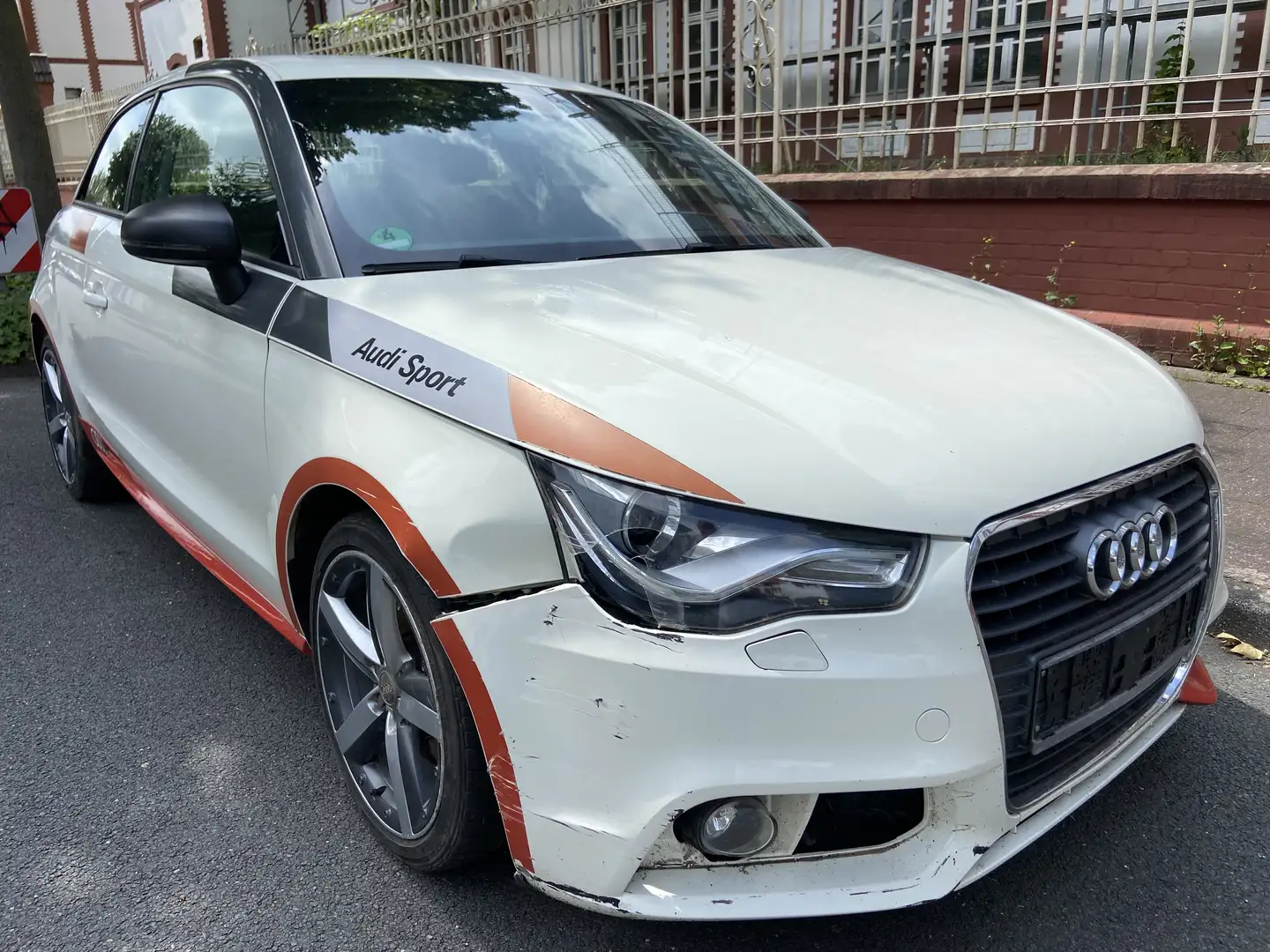 Audi A1 Kein KFZ Brief Nur für Ersatzteile Beige - 1
