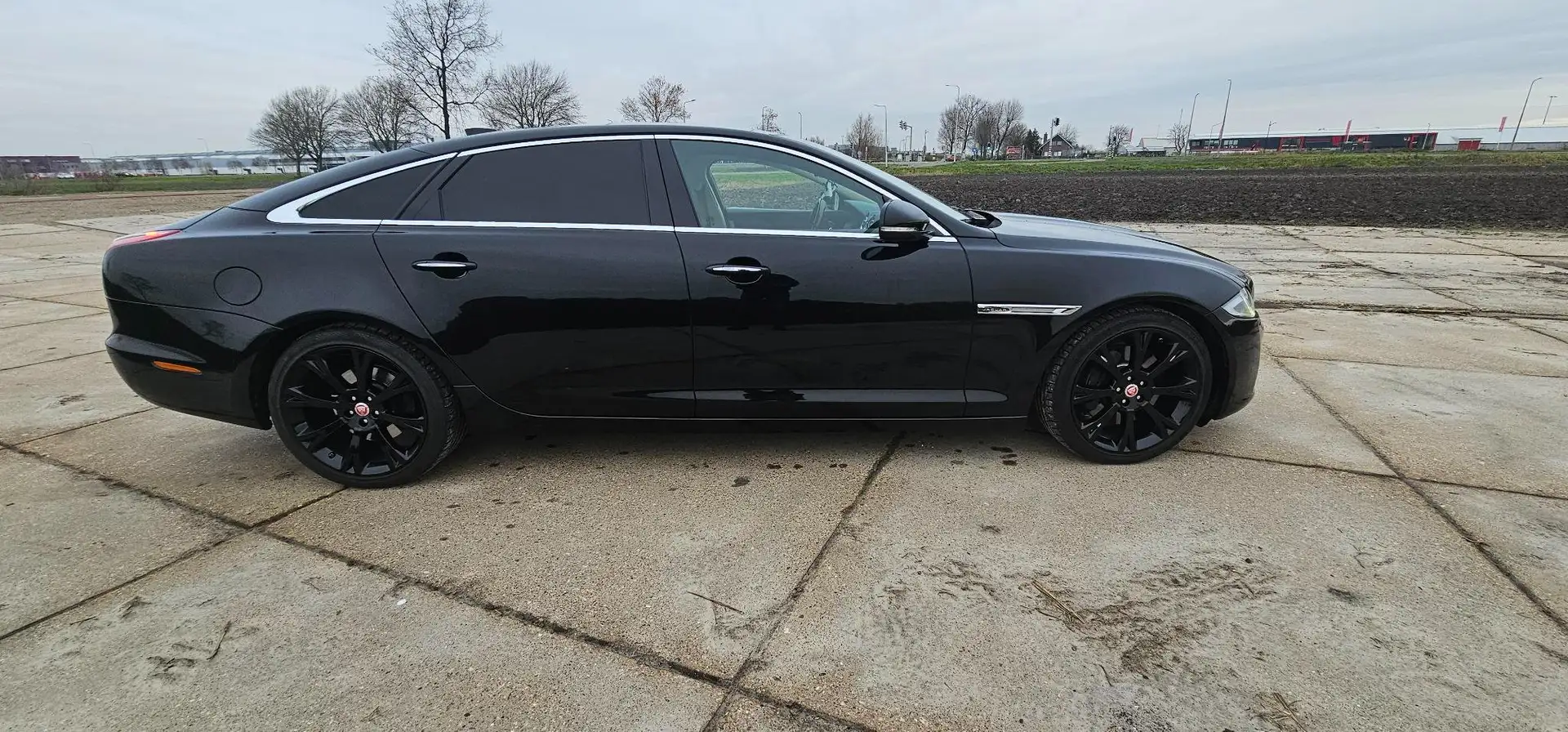 Jaguar XJ XJ 3.0 V6 SC AWD Portfolio Long wheelbase! Zwart - 2