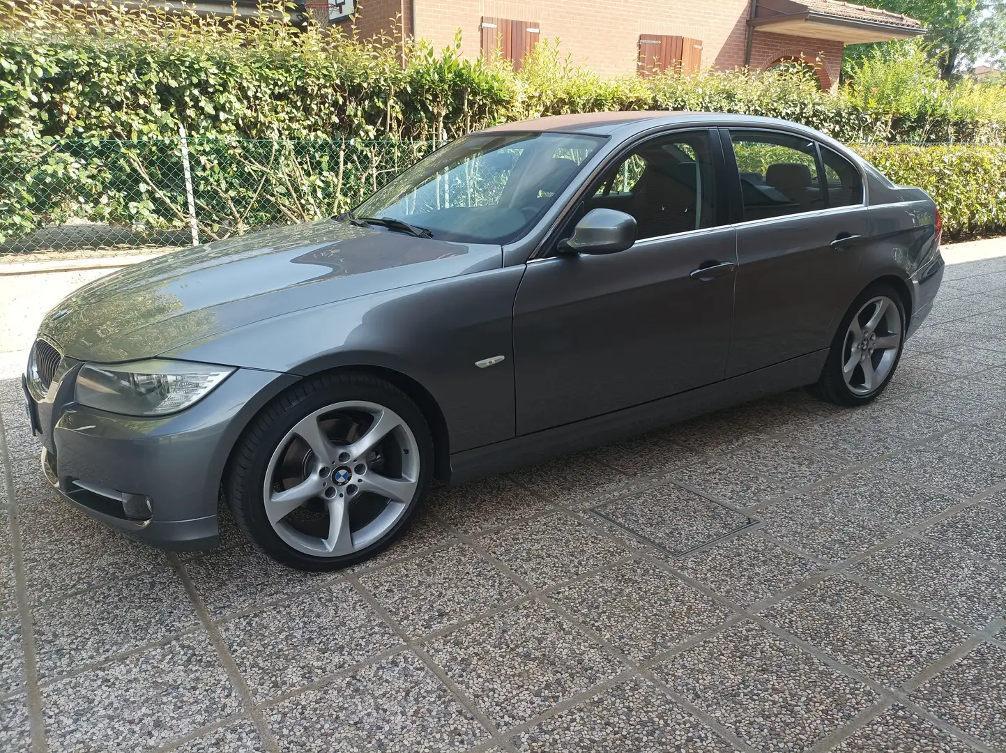 BMW 320 320d Grigio - 1