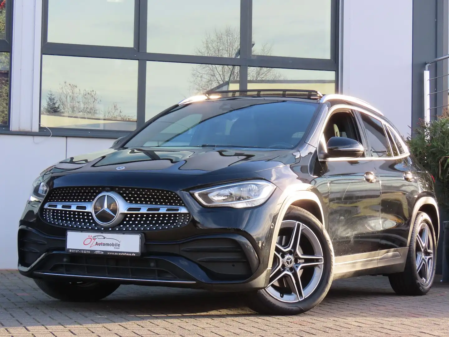Mercedes-Benz GLA 220 d Autom. AMG-Line Keyless Alcantara Noir - 2