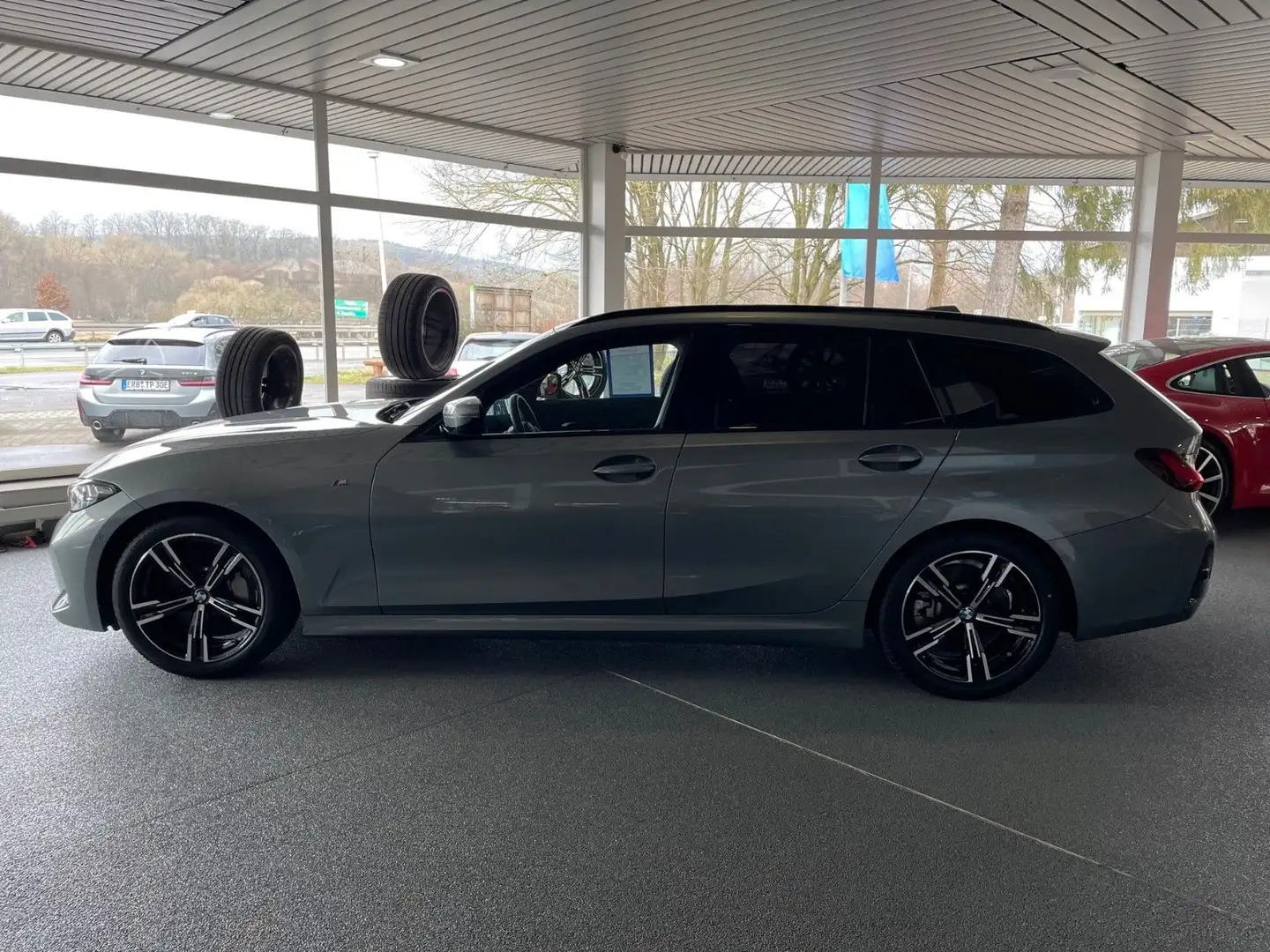 BMW 330 ix M-Sport LED Cam Navi ACC AHK PANO Sensatec Grau - 2