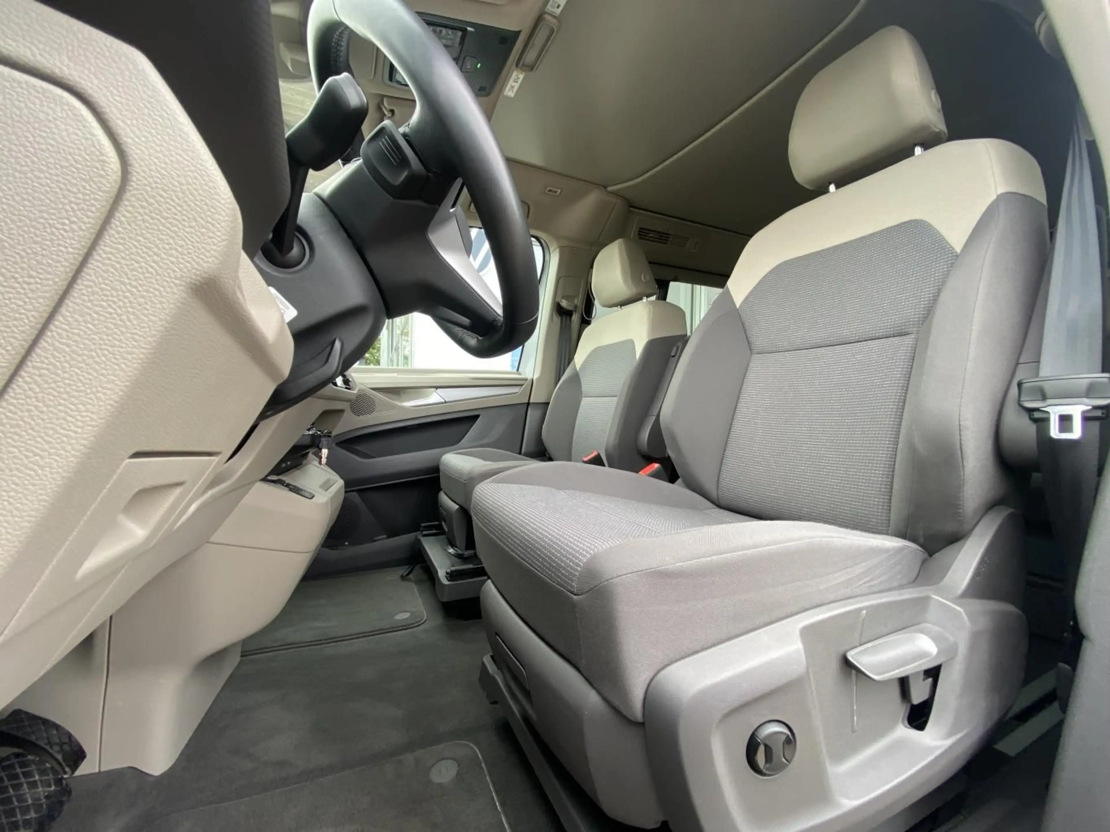 Volkswagen T7 California Beach 2.0 TDI DSG AHK+APP-CONNECT+ — photo 9