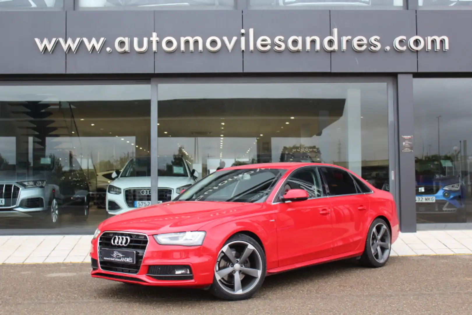 Audi A4 2.0TDI CD 150 S line edition Rouge - 1