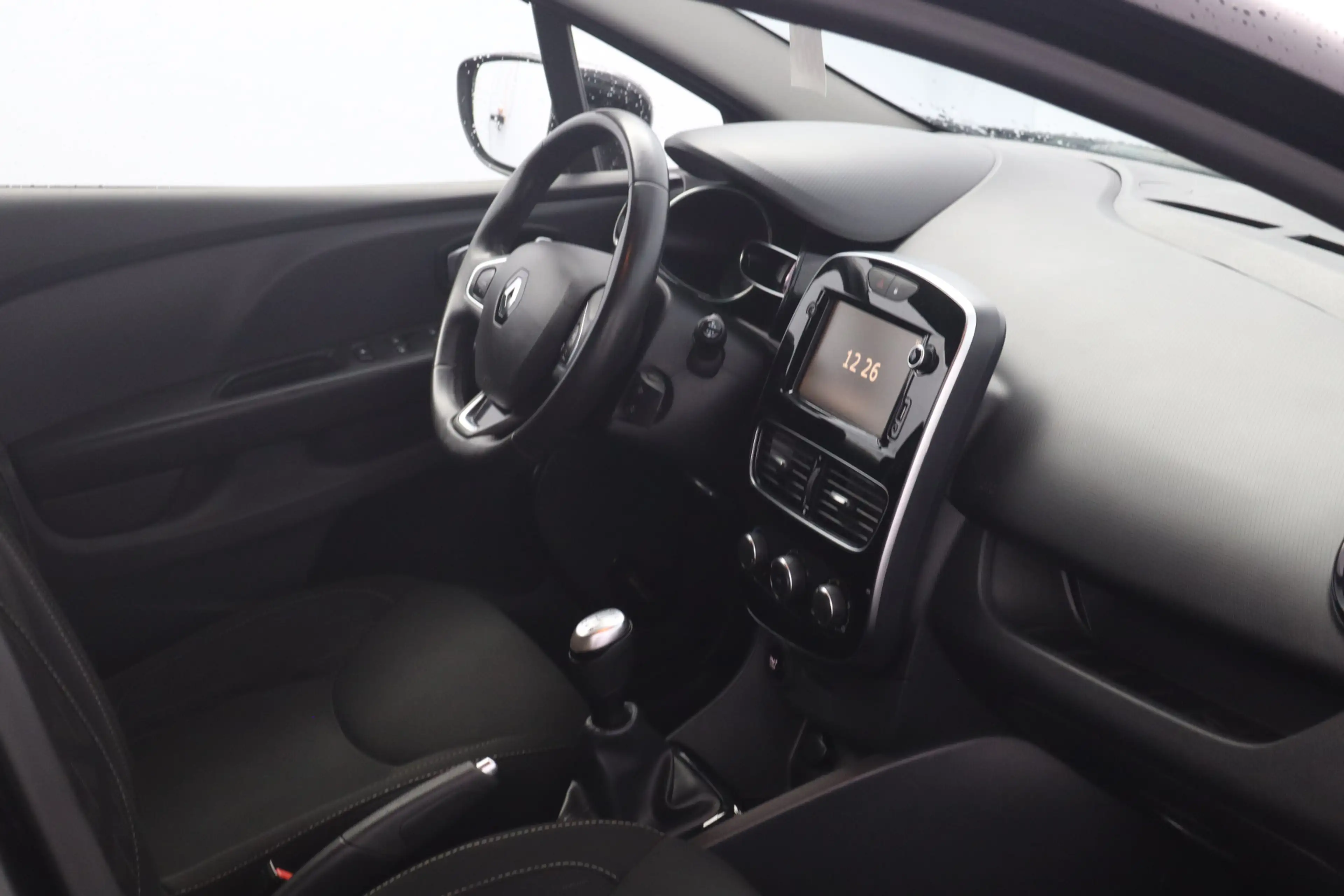 Renault Clio 0.9 TCe Limited/ Keyless/ Navi/ Apple + Android/ D — photo 22