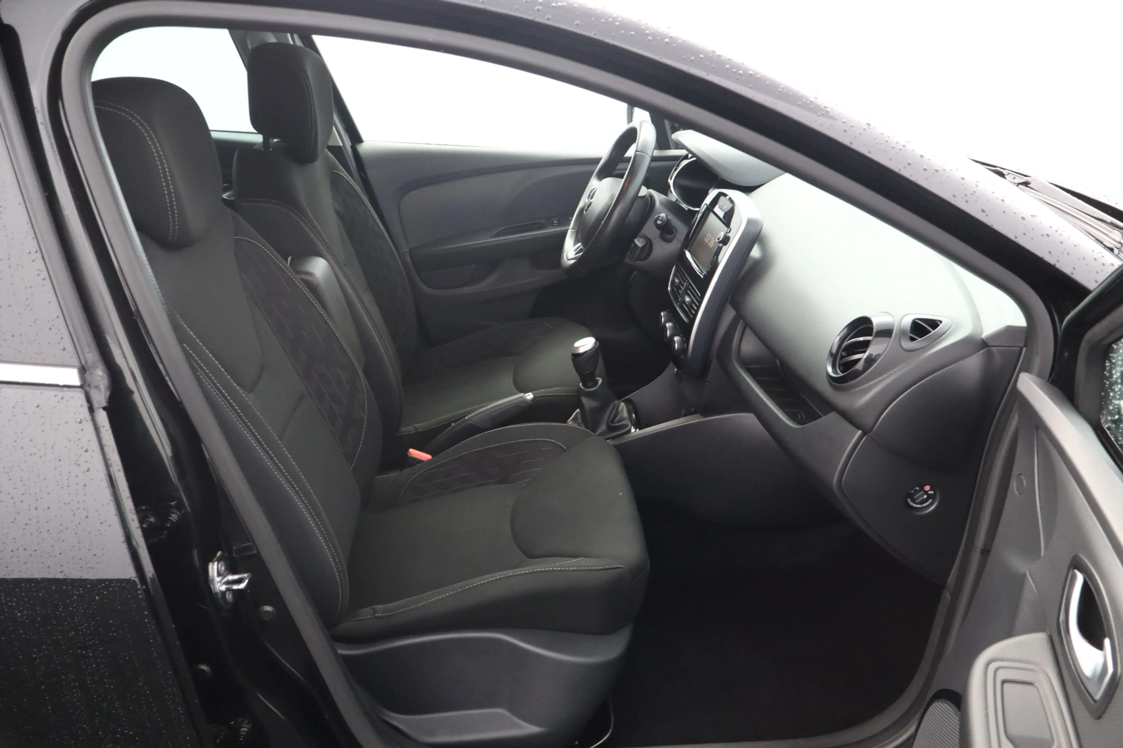 Renault Clio 0.9 TCe Limited/ Keyless/ Navi/ Apple + Android/ D — photo 29