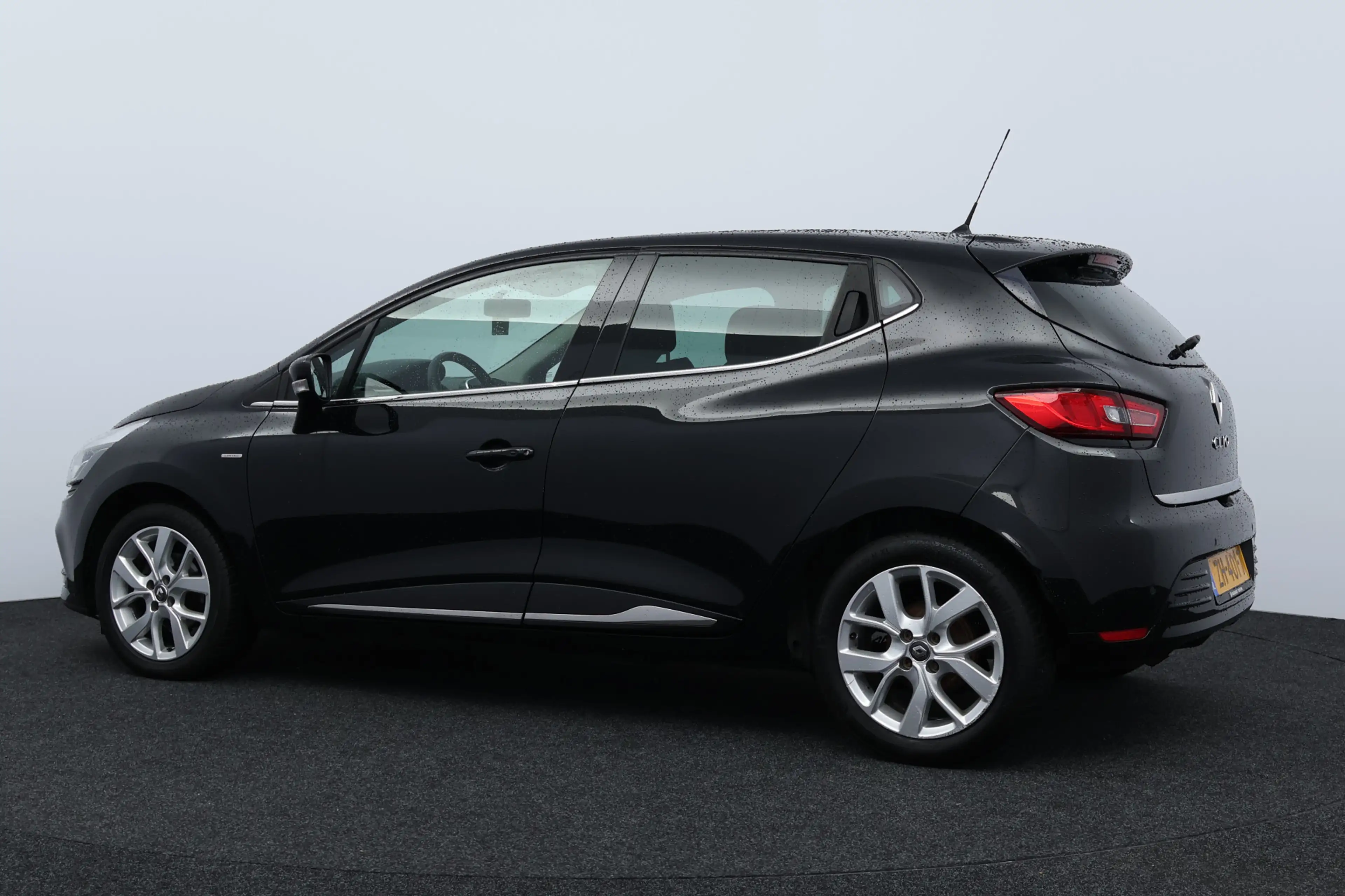 Renault Clio 0.9 TCe Limited/ Keyless/ Navi/ Apple + Android/ D — photo 6