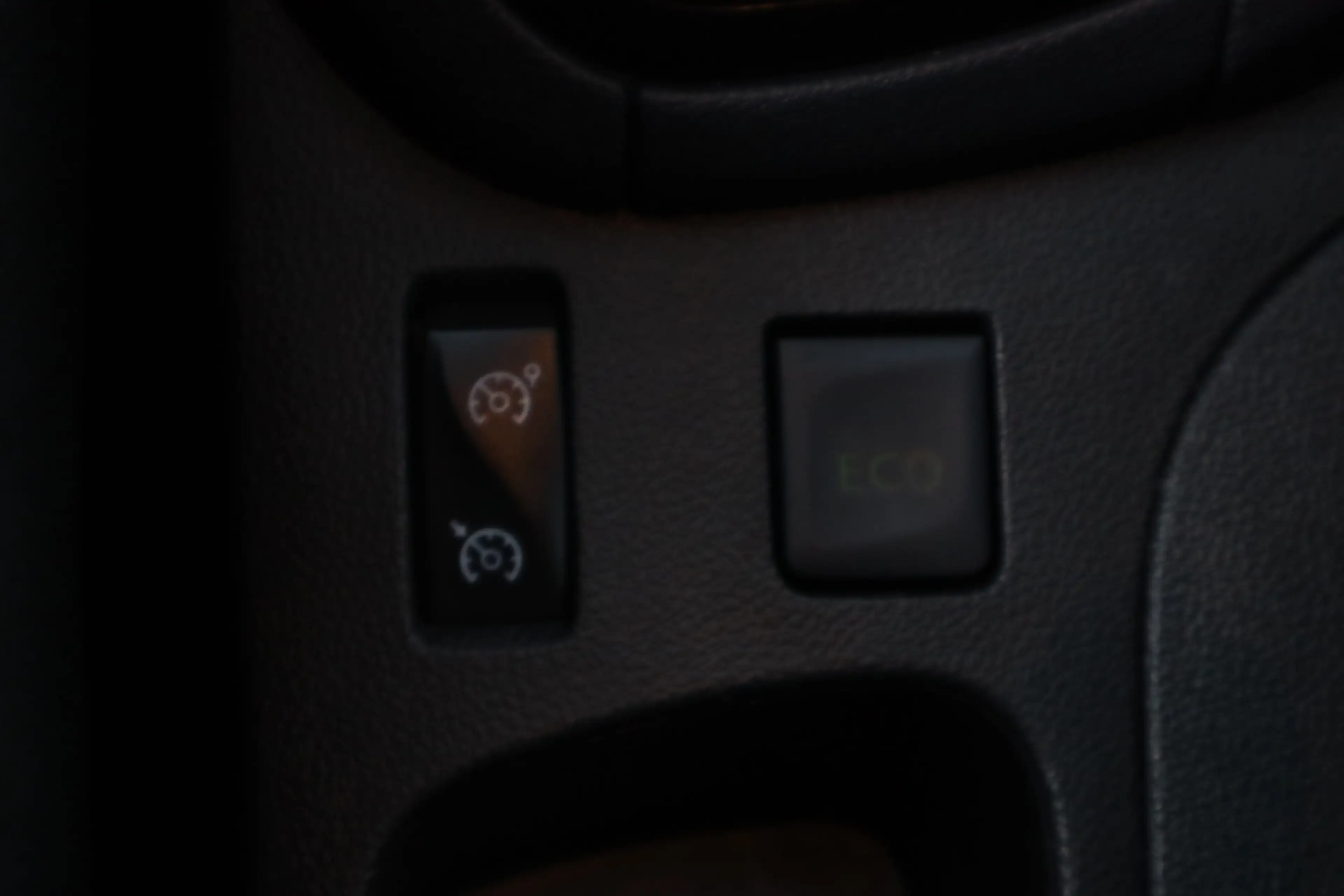 Renault Clio 0.9 TCe Limited/ Keyless/ Navi/ Apple + Android/ D — photo 47