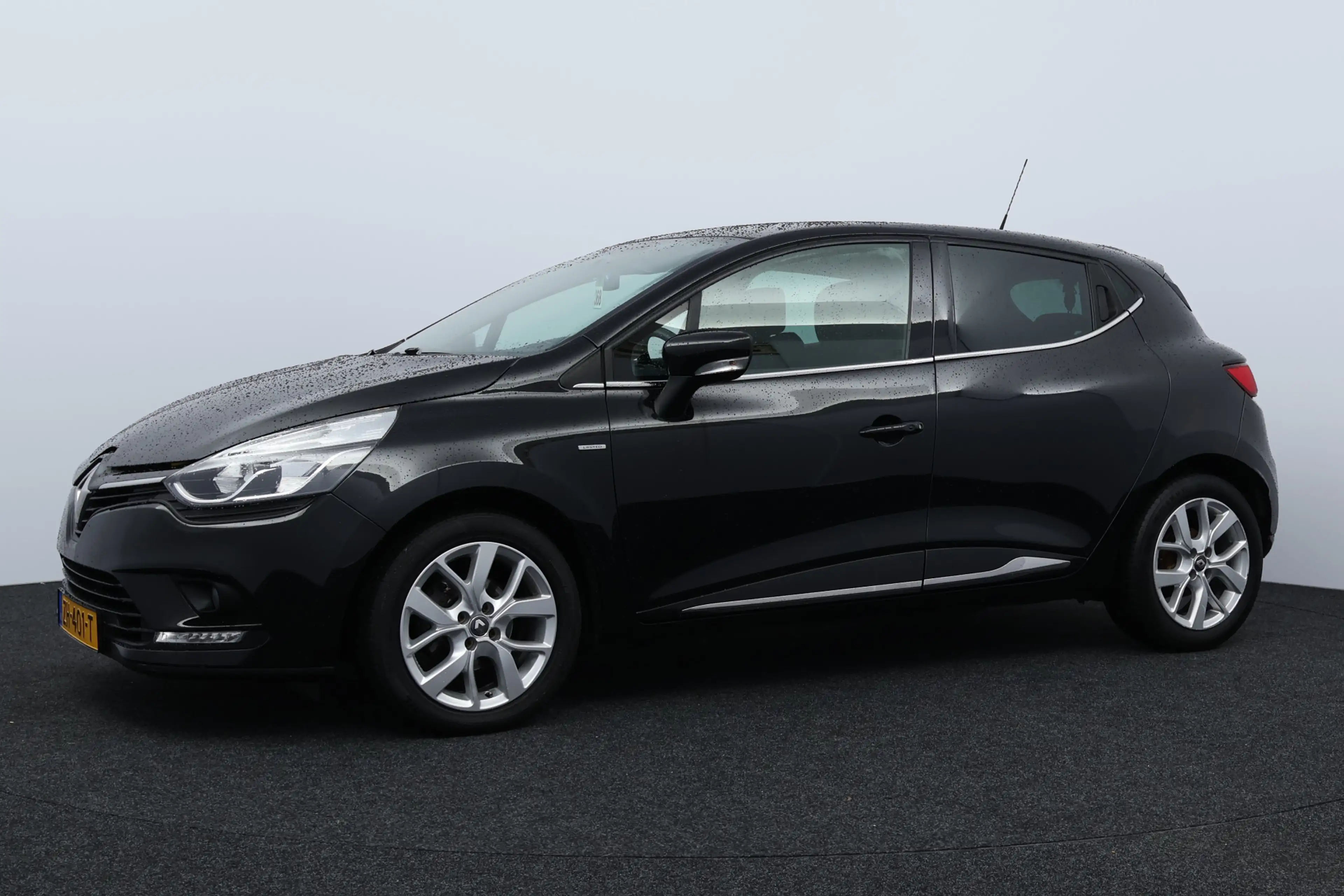 Renault Clio 0.9 TCe Limited/ Keyless/ Navi/ Apple + Android/ D — photo 3