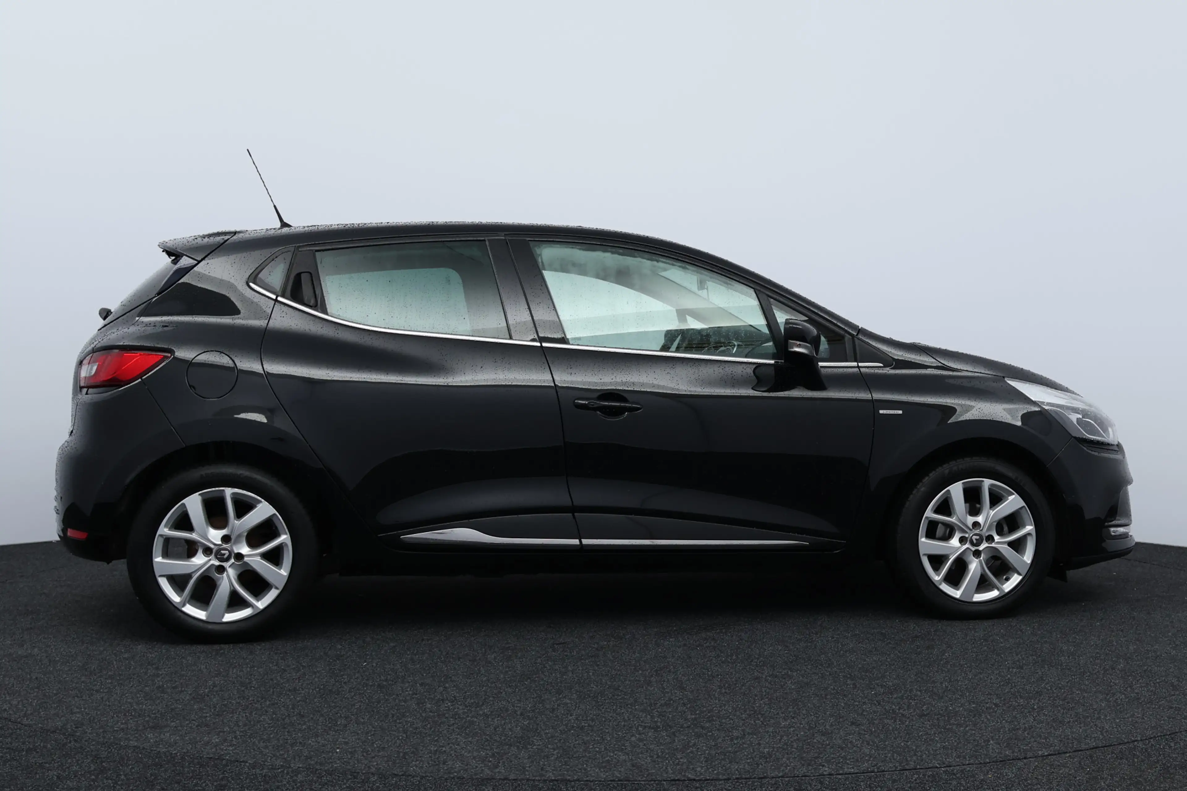 Renault Clio 0.9 TCe Limited/ Keyless/ Navi/ Apple + Android/ D — photo 14