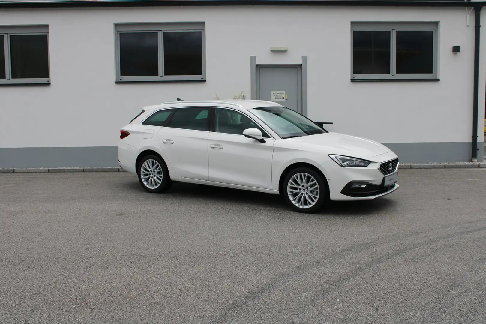 SEAT Leon XC eHYBRID 150/204 DSG Weiß - 1
