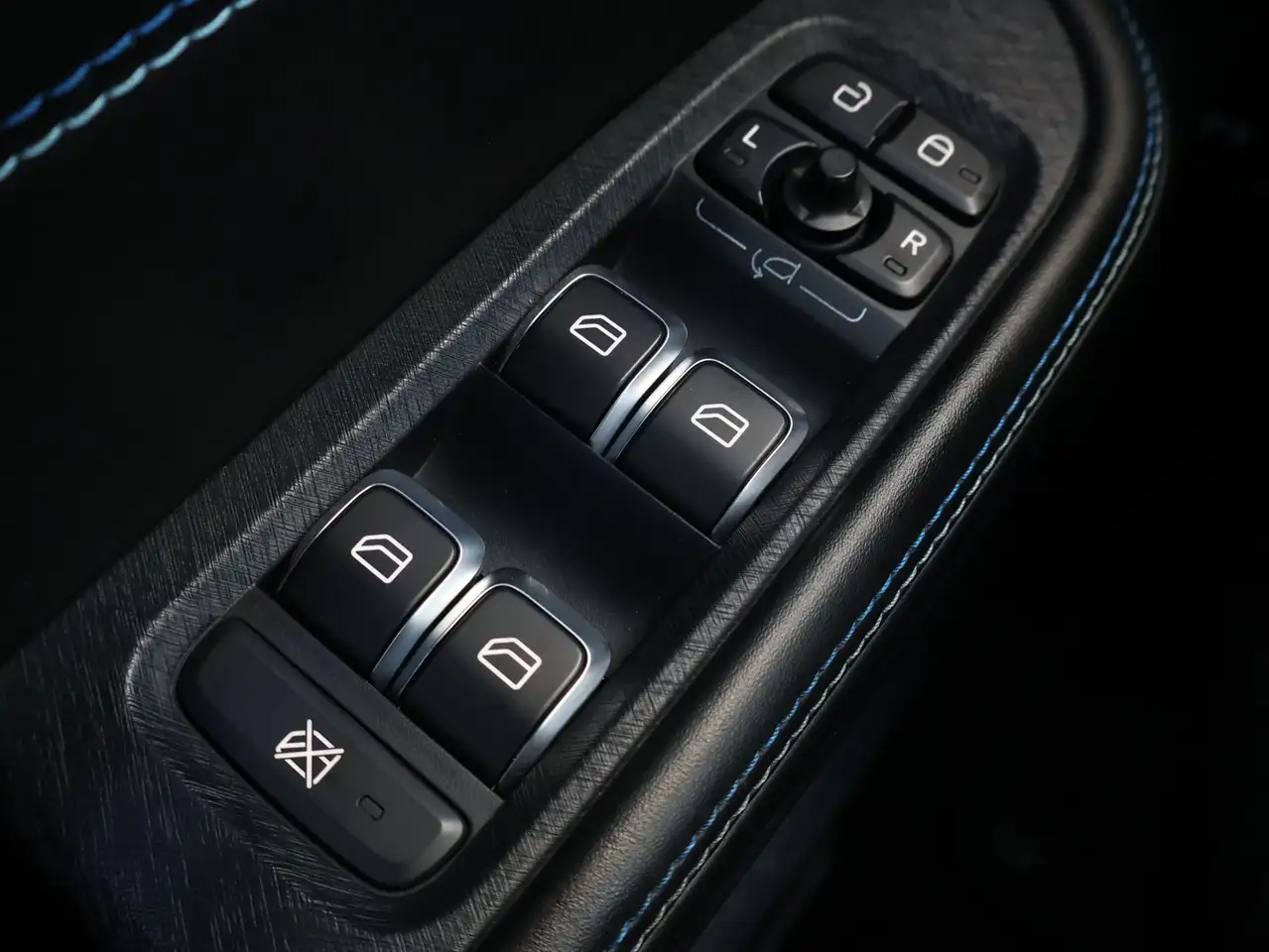 Lynk & Co 01 1.5 Black Edition Pano 360 Autopark Adaptive, миниатюра 19